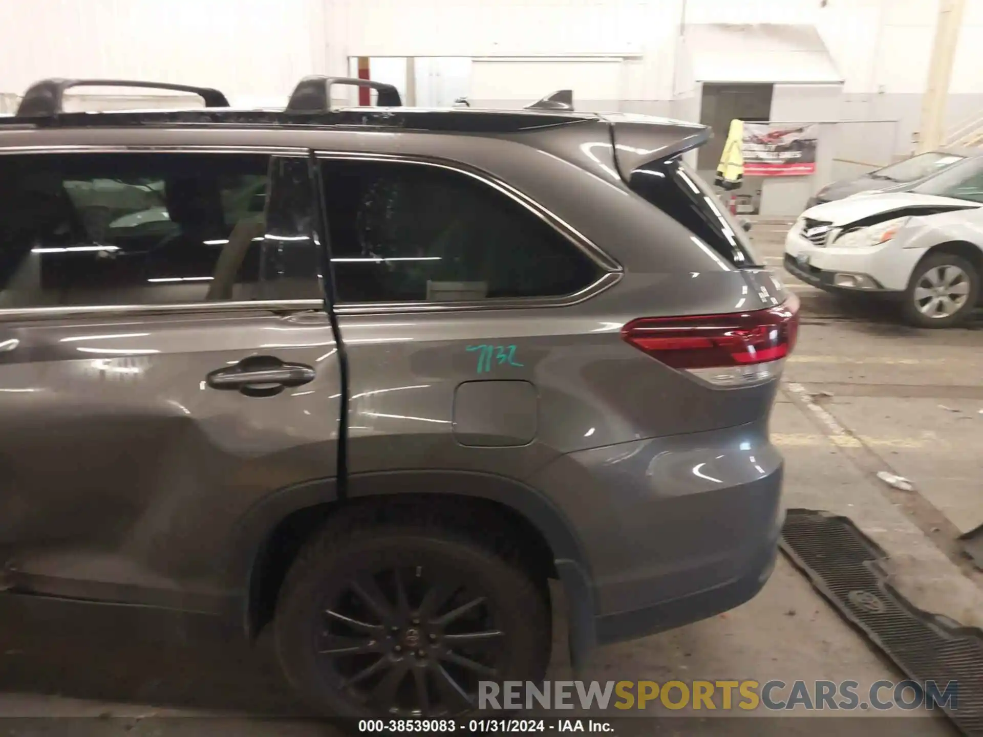 6 Photograph of a damaged car 5TDJZRFH0KS598540 TOYOTA HIGHLANDER 2019