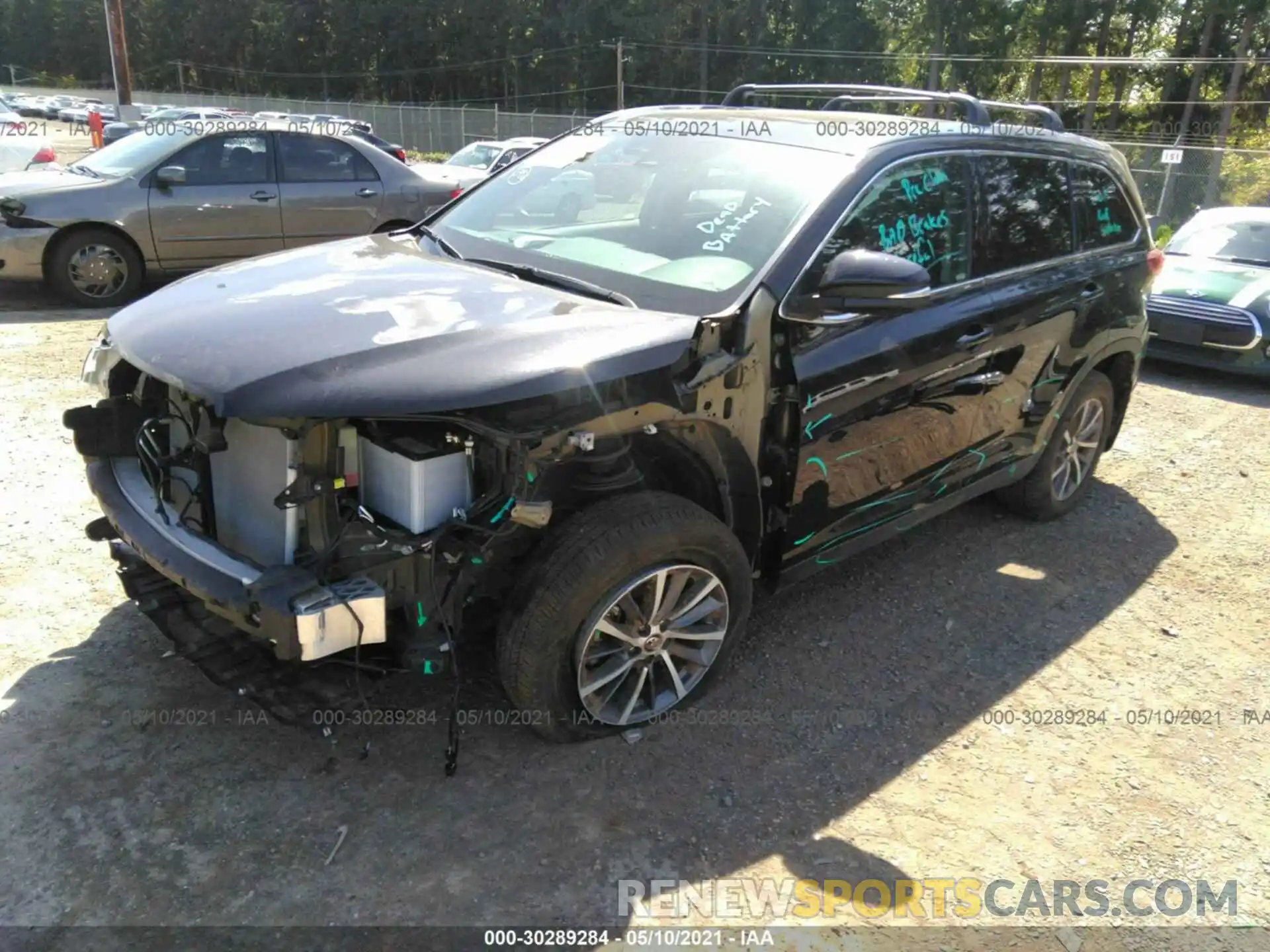 2 Photograph of a damaged car 5TDJZRFH0KS600285 TOYOTA HIGHLANDER 2019