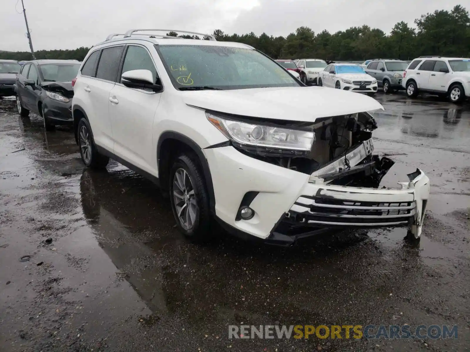 1 Photograph of a damaged car 5TDJZRFH0KS600805 TOYOTA HIGHLANDER 2019