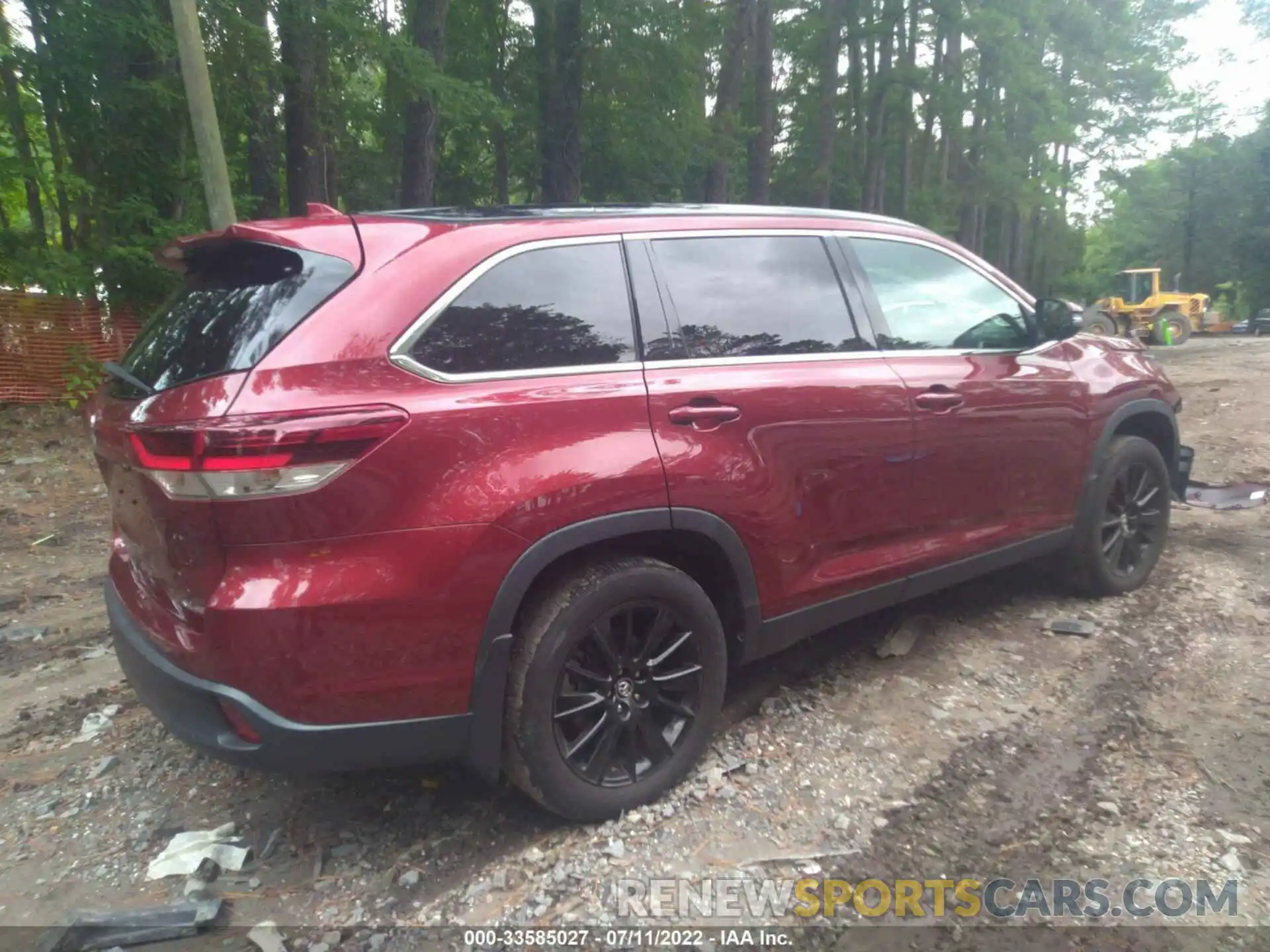 4 Photograph of a damaged car 5TDJZRFH0KS601565 TOYOTA HIGHLANDER 2019