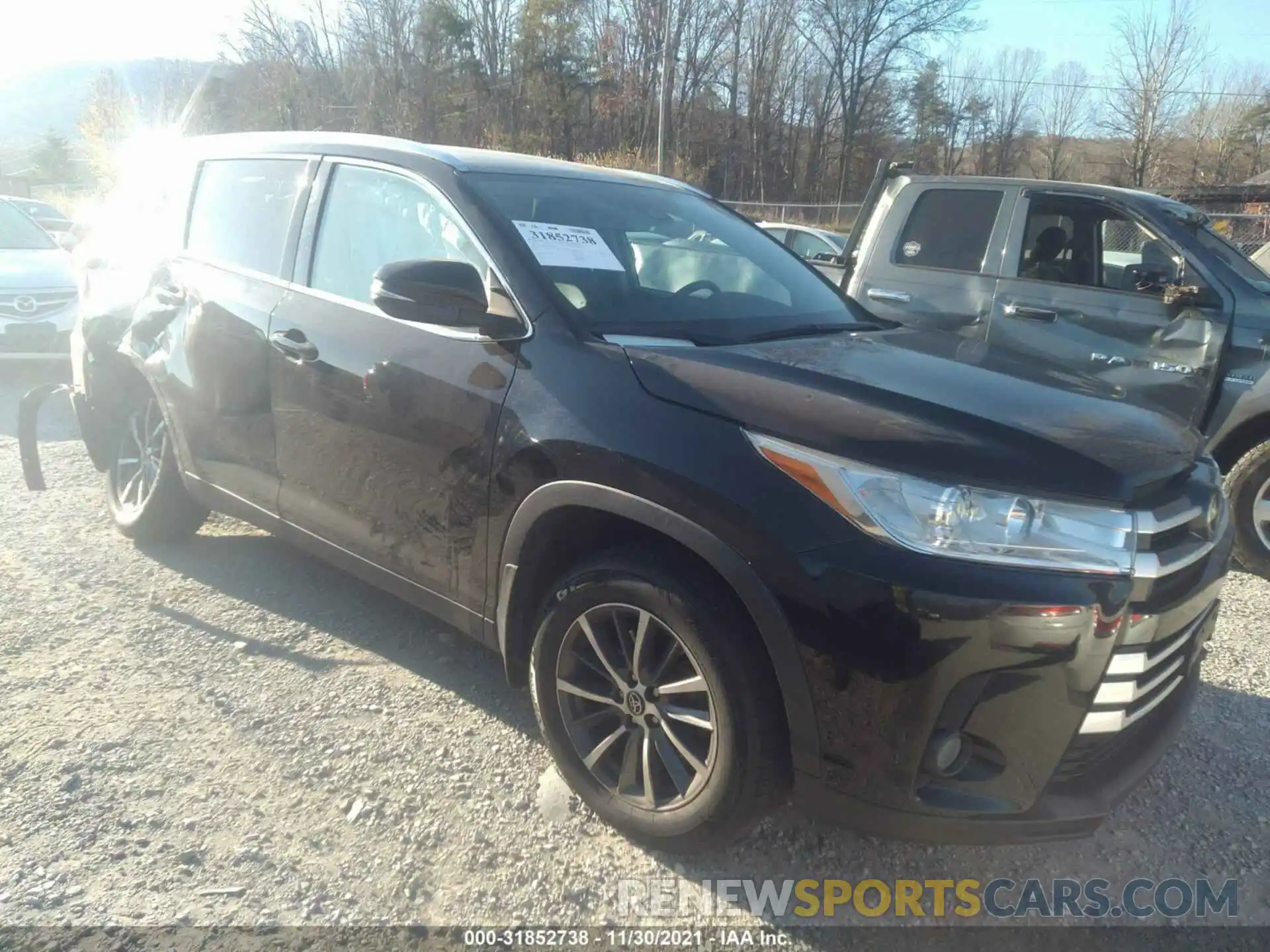 1 Photograph of a damaged car 5TDJZRFH0KS602733 TOYOTA HIGHLANDER 2019