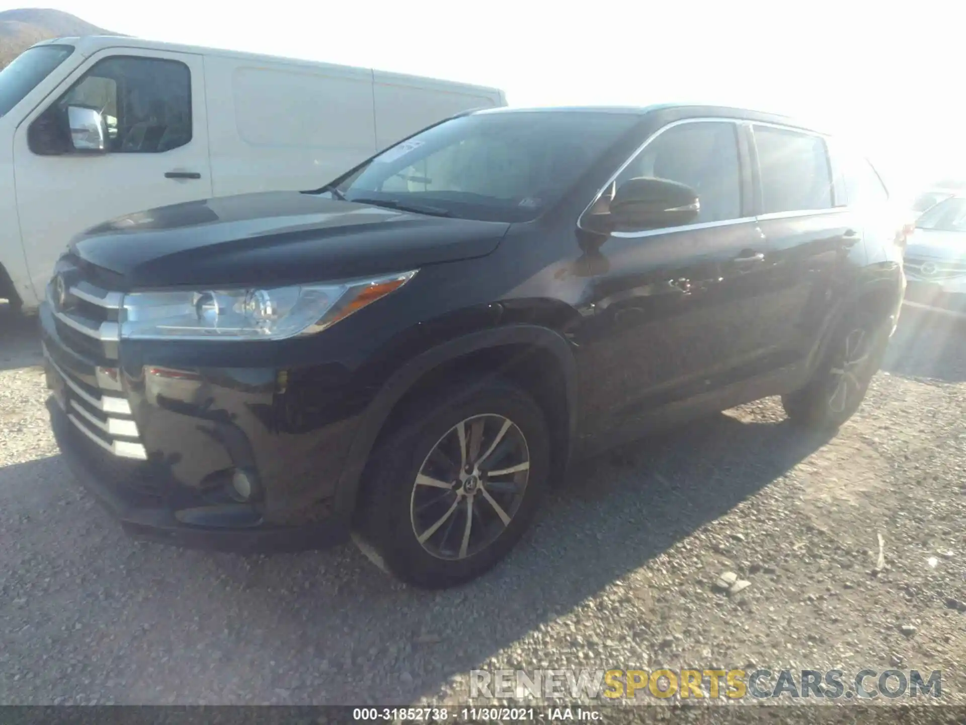 2 Photograph of a damaged car 5TDJZRFH0KS602733 TOYOTA HIGHLANDER 2019