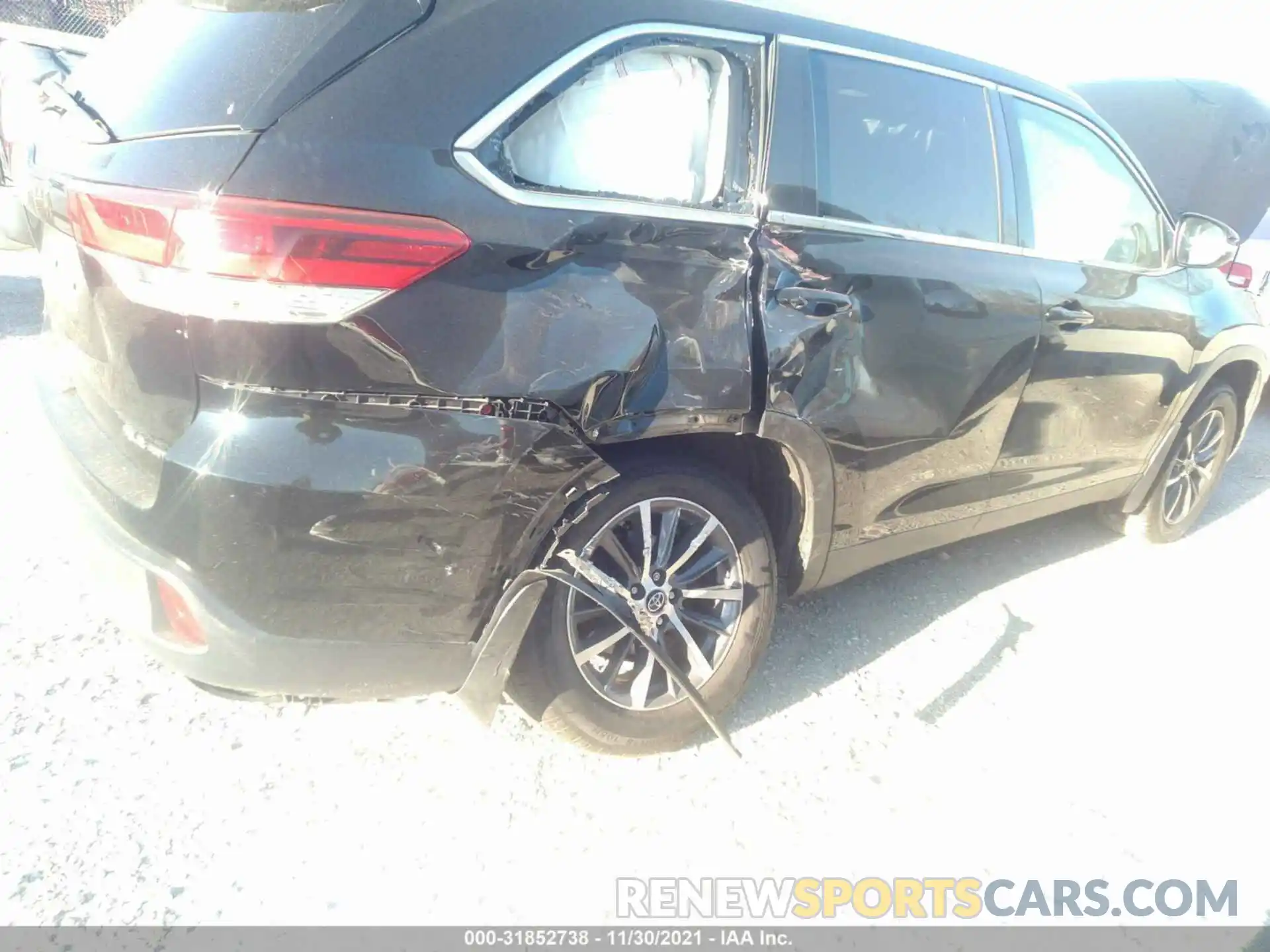 6 Photograph of a damaged car 5TDJZRFH0KS602733 TOYOTA HIGHLANDER 2019