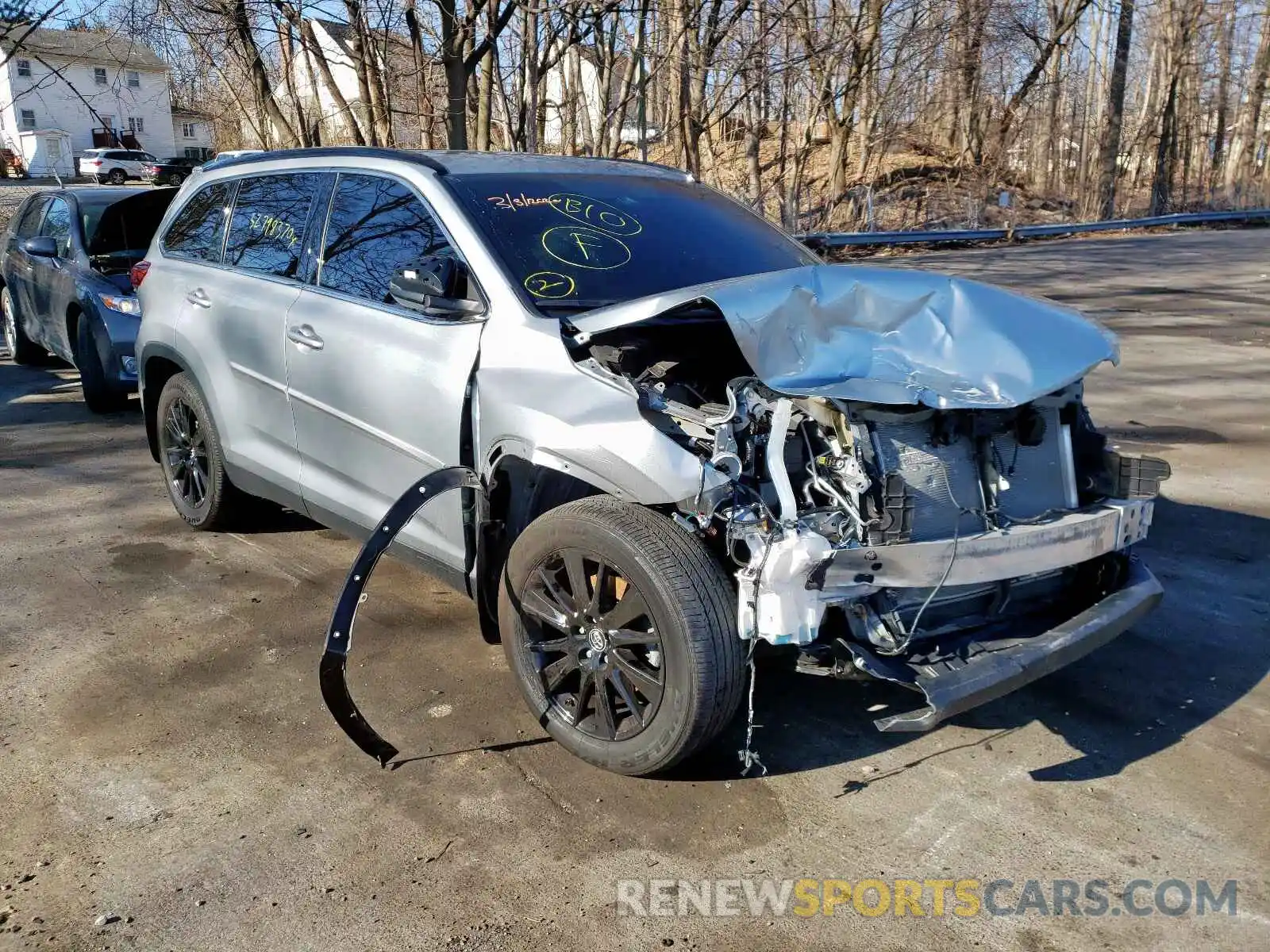 1 Photograph of a damaged car 5TDJZRFH0KS604367 TOYOTA HIGHLANDER 2019