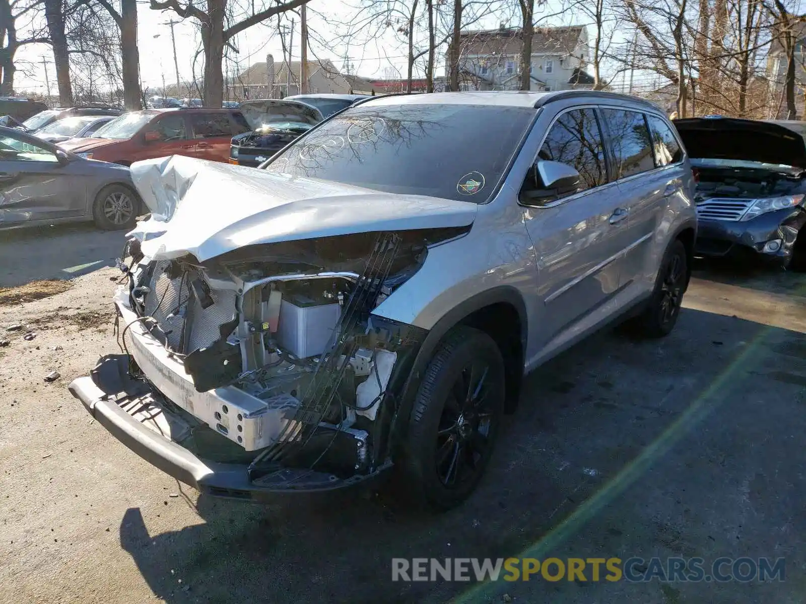 2 Photograph of a damaged car 5TDJZRFH0KS604367 TOYOTA HIGHLANDER 2019