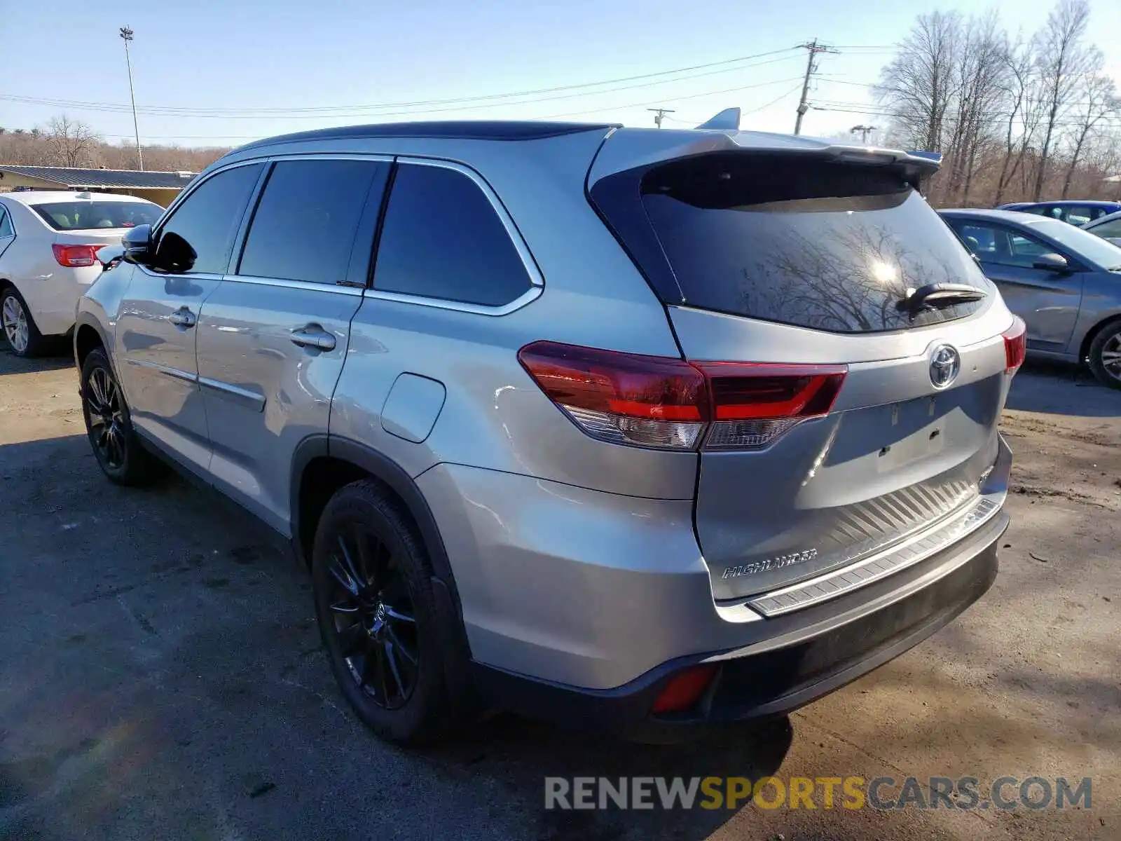 3 Photograph of a damaged car 5TDJZRFH0KS604367 TOYOTA HIGHLANDER 2019