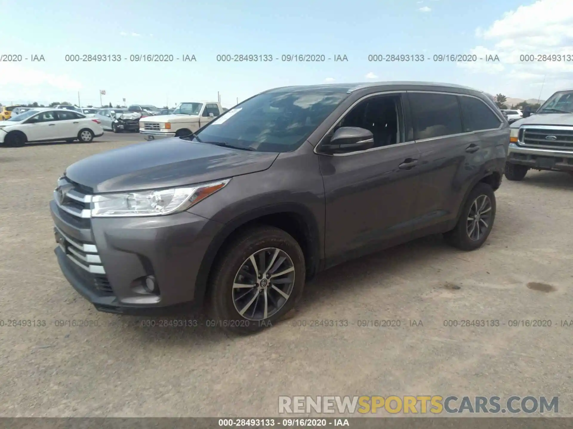 2 Photograph of a damaged car 5TDJZRFH0KS604403 TOYOTA HIGHLANDER 2019