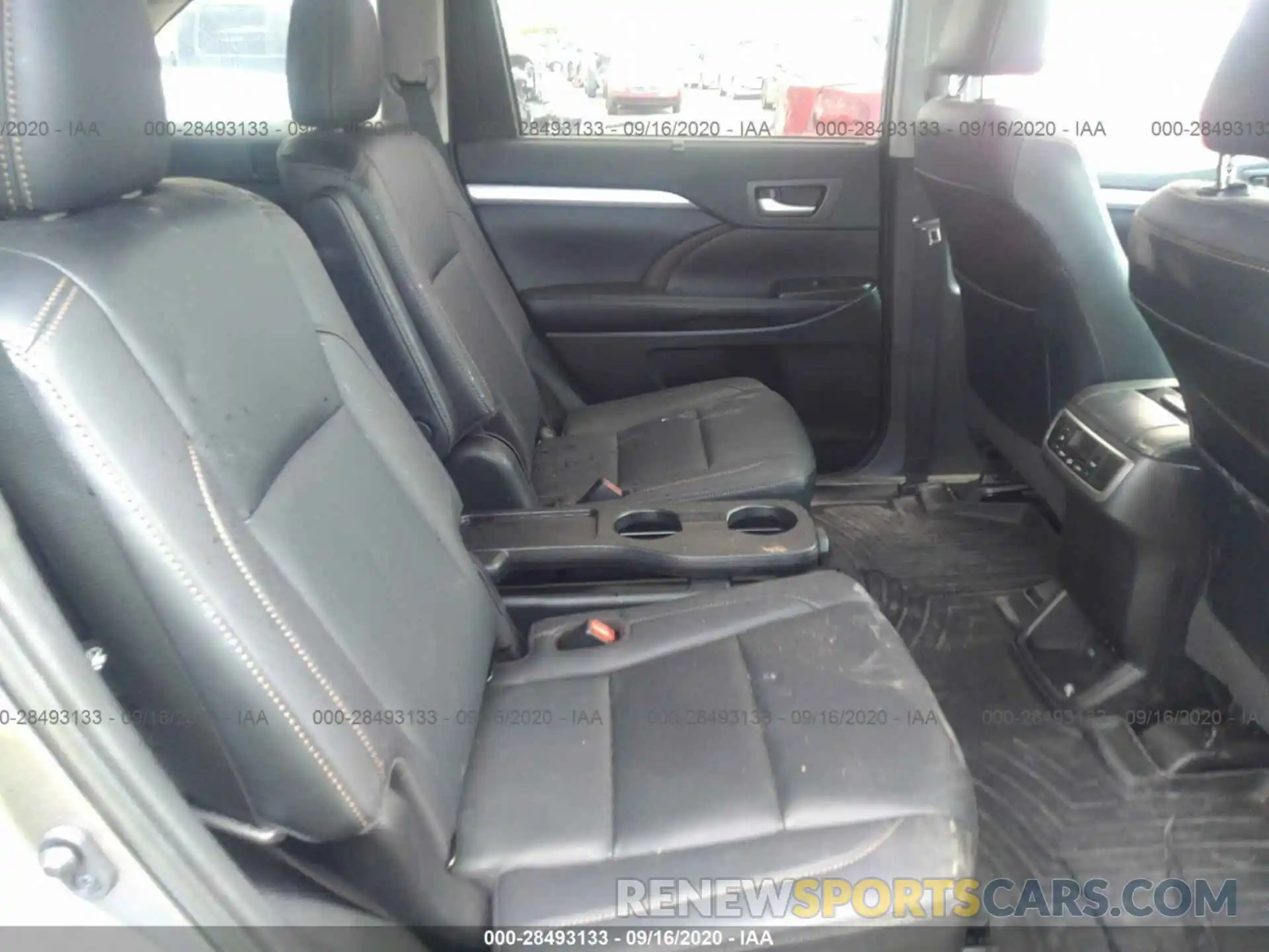 8 Фотография поврежденного автомобиля 5TDJZRFH0KS604403 TOYOTA HIGHLANDER 2019