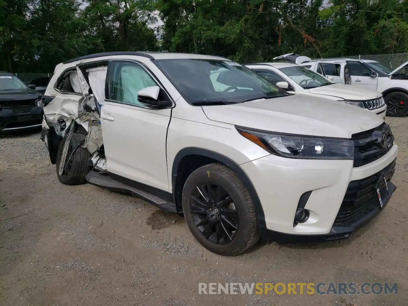 1 Photograph of a damaged car 5TDJZRFH0KS605938 TOYOTA HIGHLANDER 2019