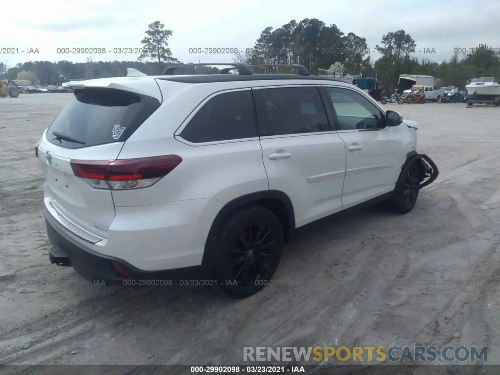 4 Photograph of a damaged car 5TDJZRFH0KS606586 TOYOTA HIGHLANDER 2019