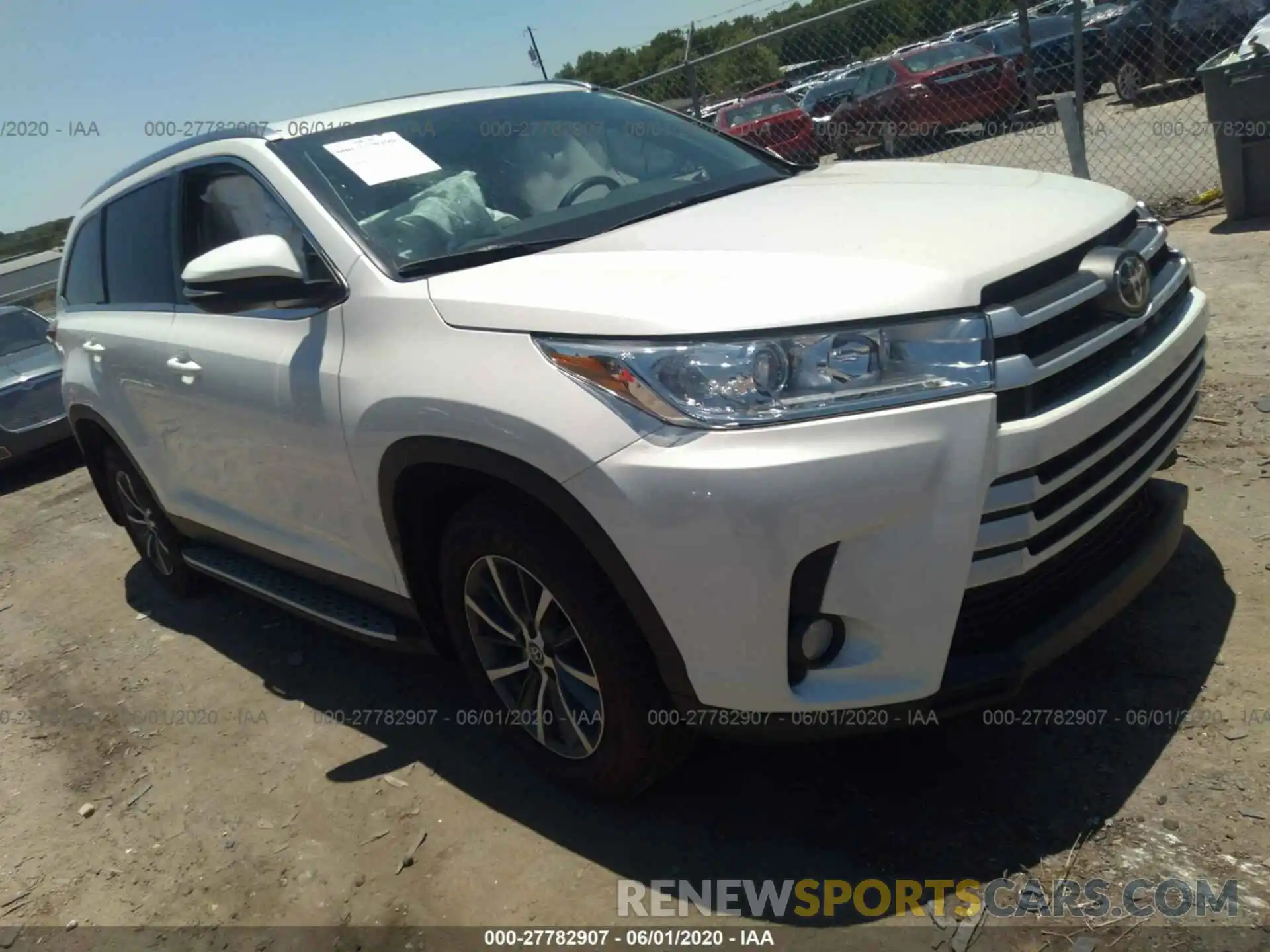 1 Photograph of a damaged car 5TDJZRFH0KS606751 TOYOTA HIGHLANDER 2019