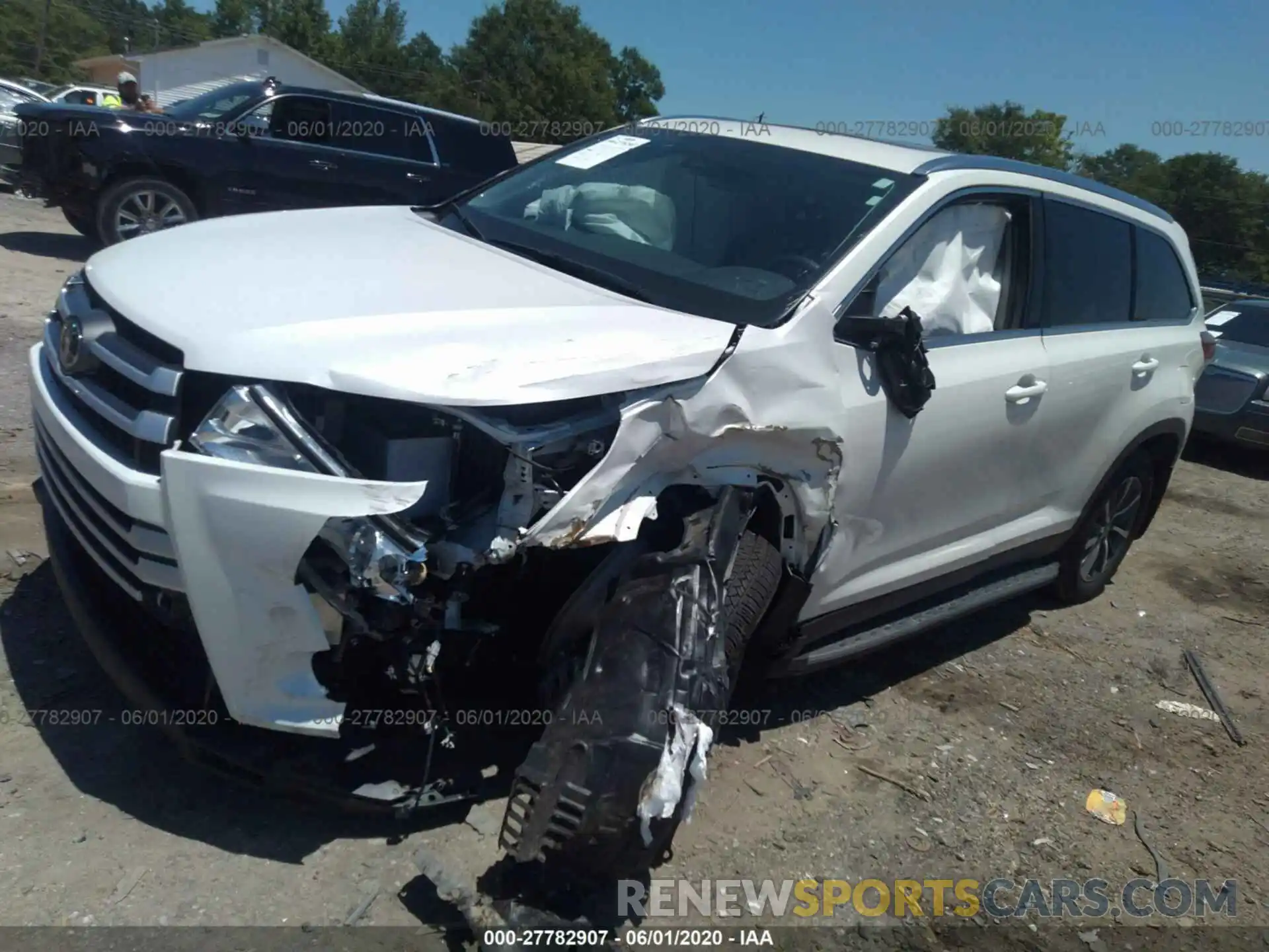 2 Photograph of a damaged car 5TDJZRFH0KS606751 TOYOTA HIGHLANDER 2019