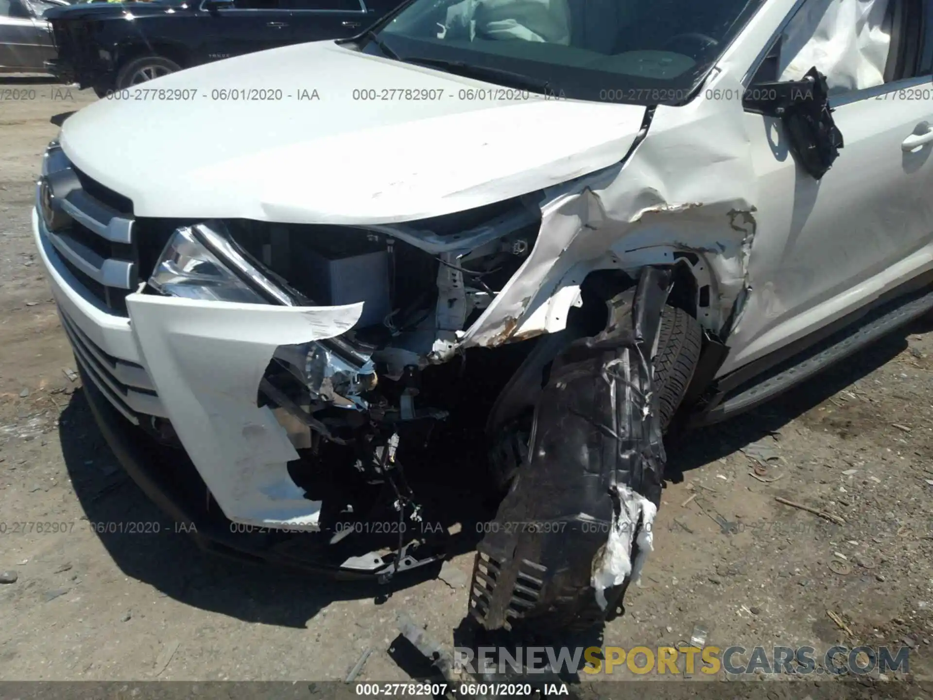 6 Photograph of a damaged car 5TDJZRFH0KS606751 TOYOTA HIGHLANDER 2019