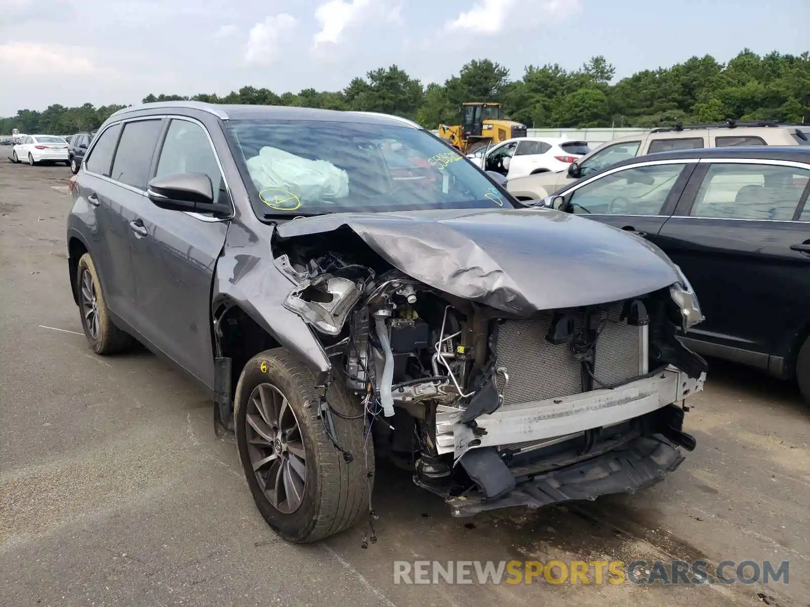 1 Photograph of a damaged car 5TDJZRFH0KS607737 TOYOTA HIGHLANDER 2019