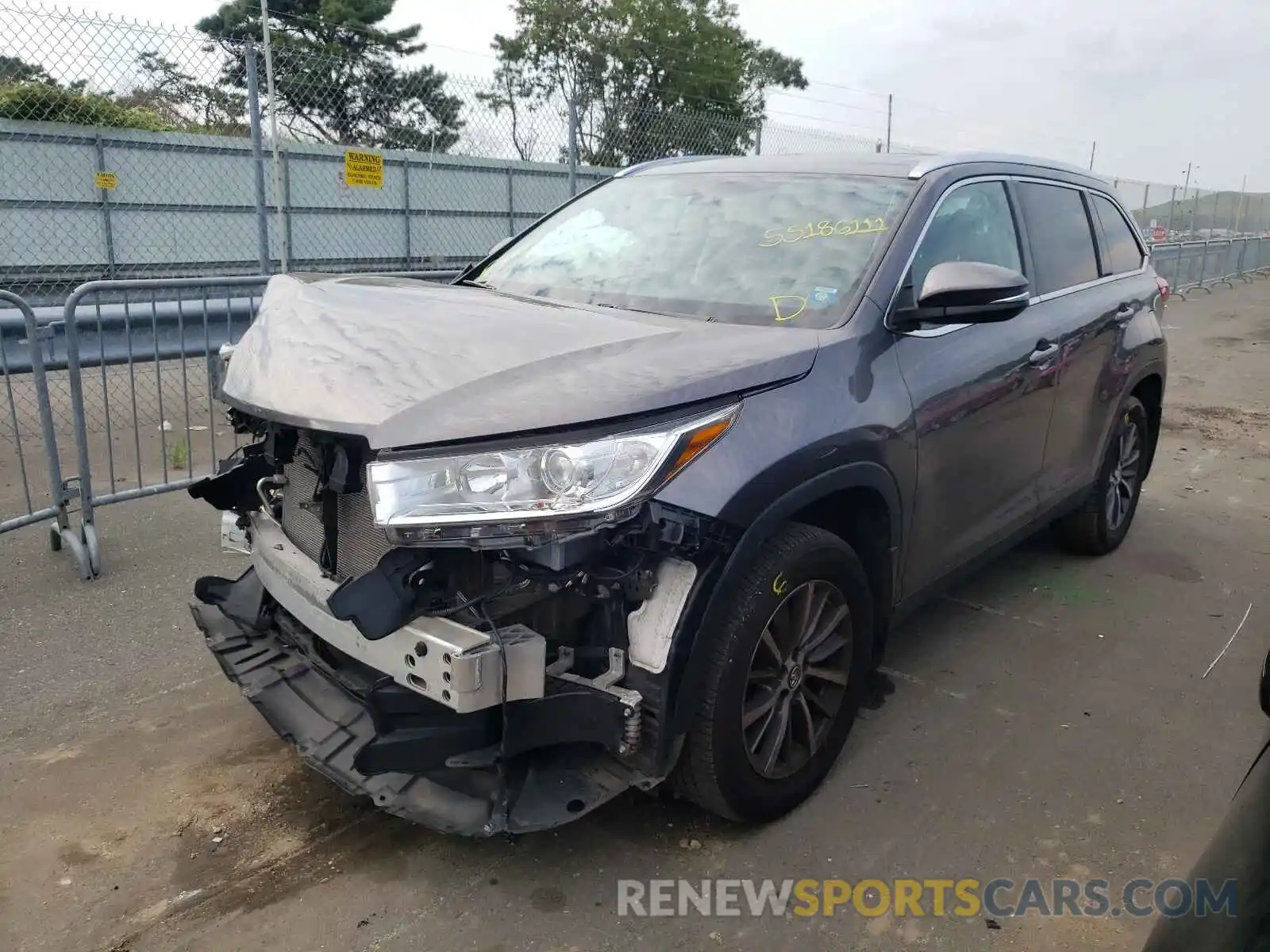 2 Photograph of a damaged car 5TDJZRFH0KS607737 TOYOTA HIGHLANDER 2019