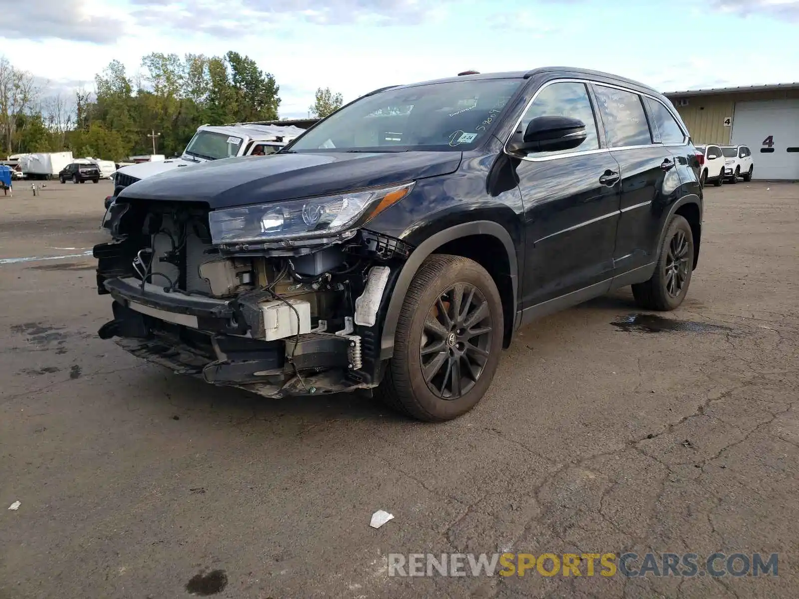 2 Photograph of a damaged car 5TDJZRFH0KS611299 TOYOTA HIGHLANDER 2019