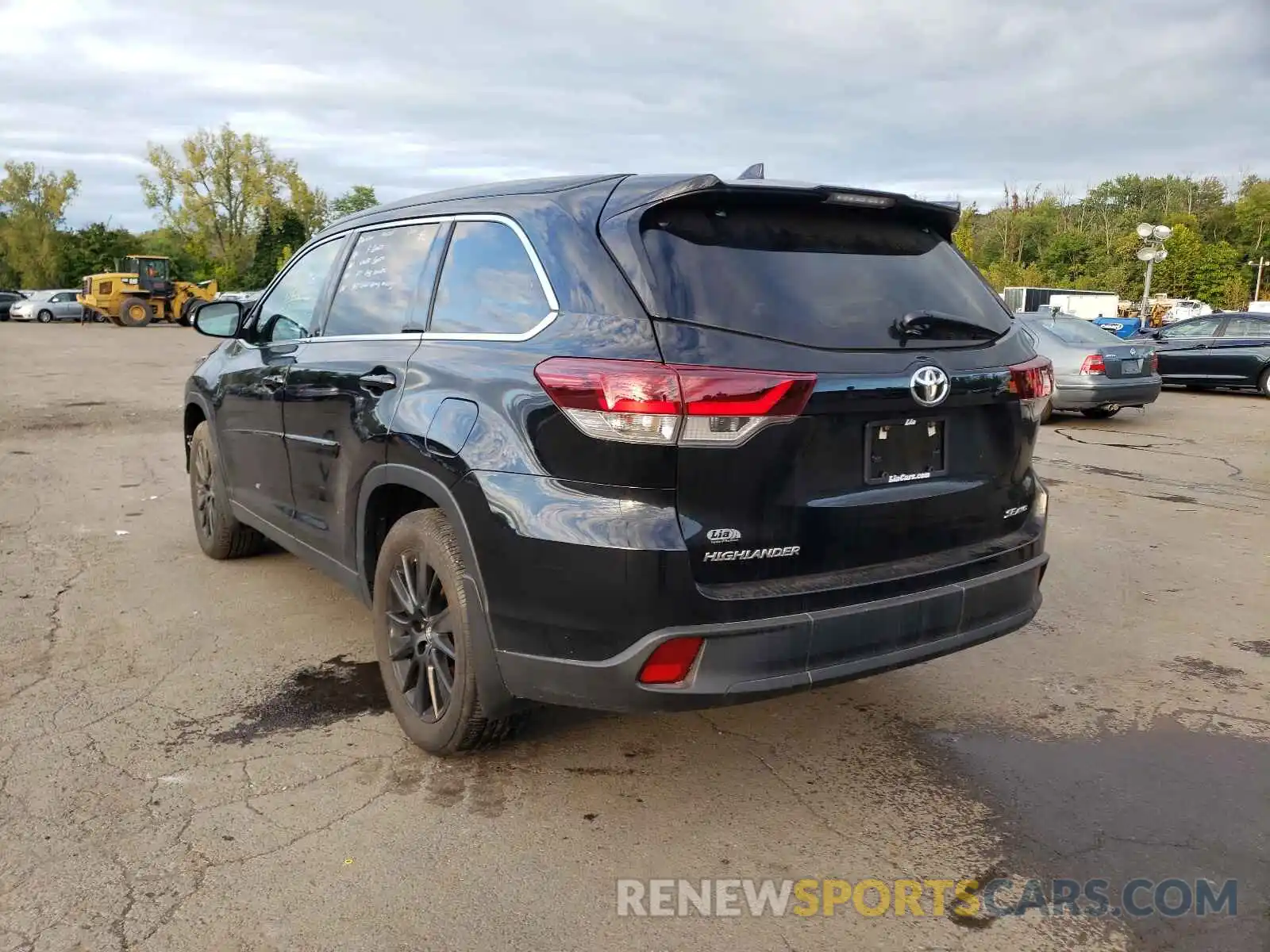 3 Photograph of a damaged car 5TDJZRFH0KS611299 TOYOTA HIGHLANDER 2019