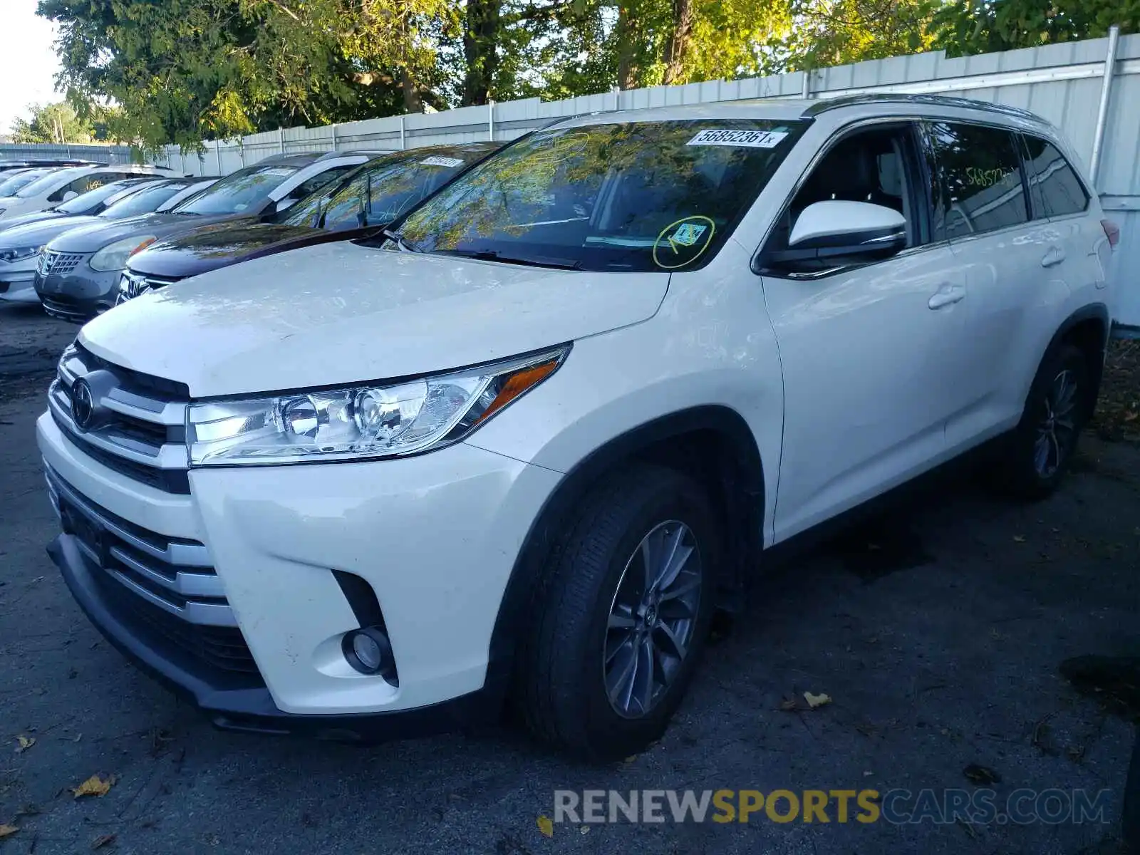 2 Photograph of a damaged car 5TDJZRFH0KS611450 TOYOTA HIGHLANDER 2019