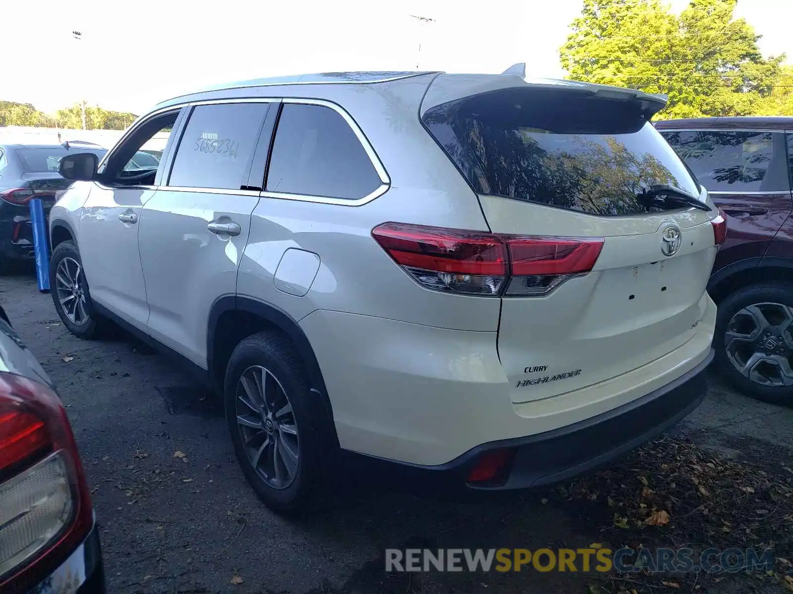 3 Photograph of a damaged car 5TDJZRFH0KS611450 TOYOTA HIGHLANDER 2019