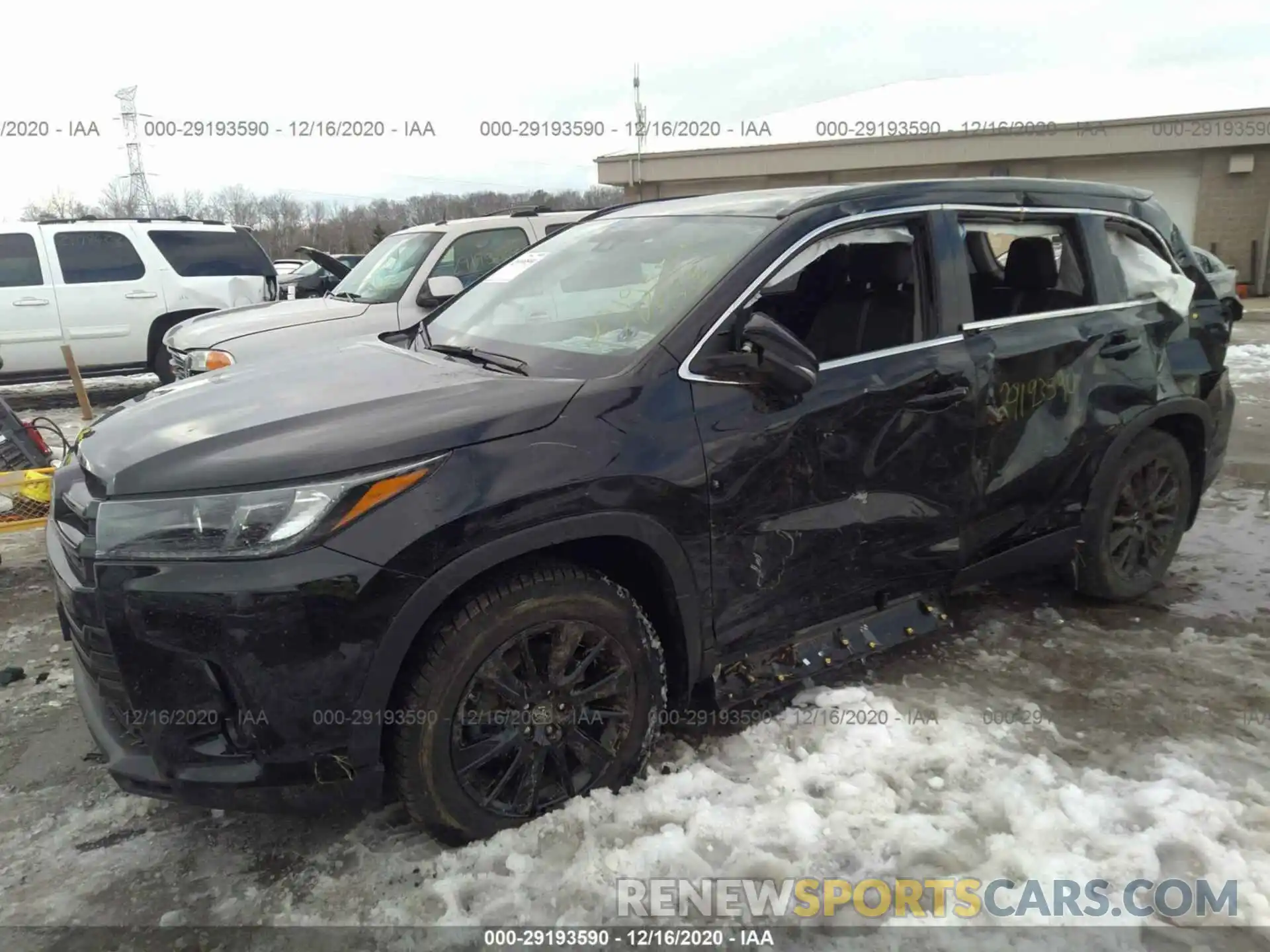 2 Photograph of a damaged car 5TDJZRFH0KS611867 TOYOTA HIGHLANDER 2019