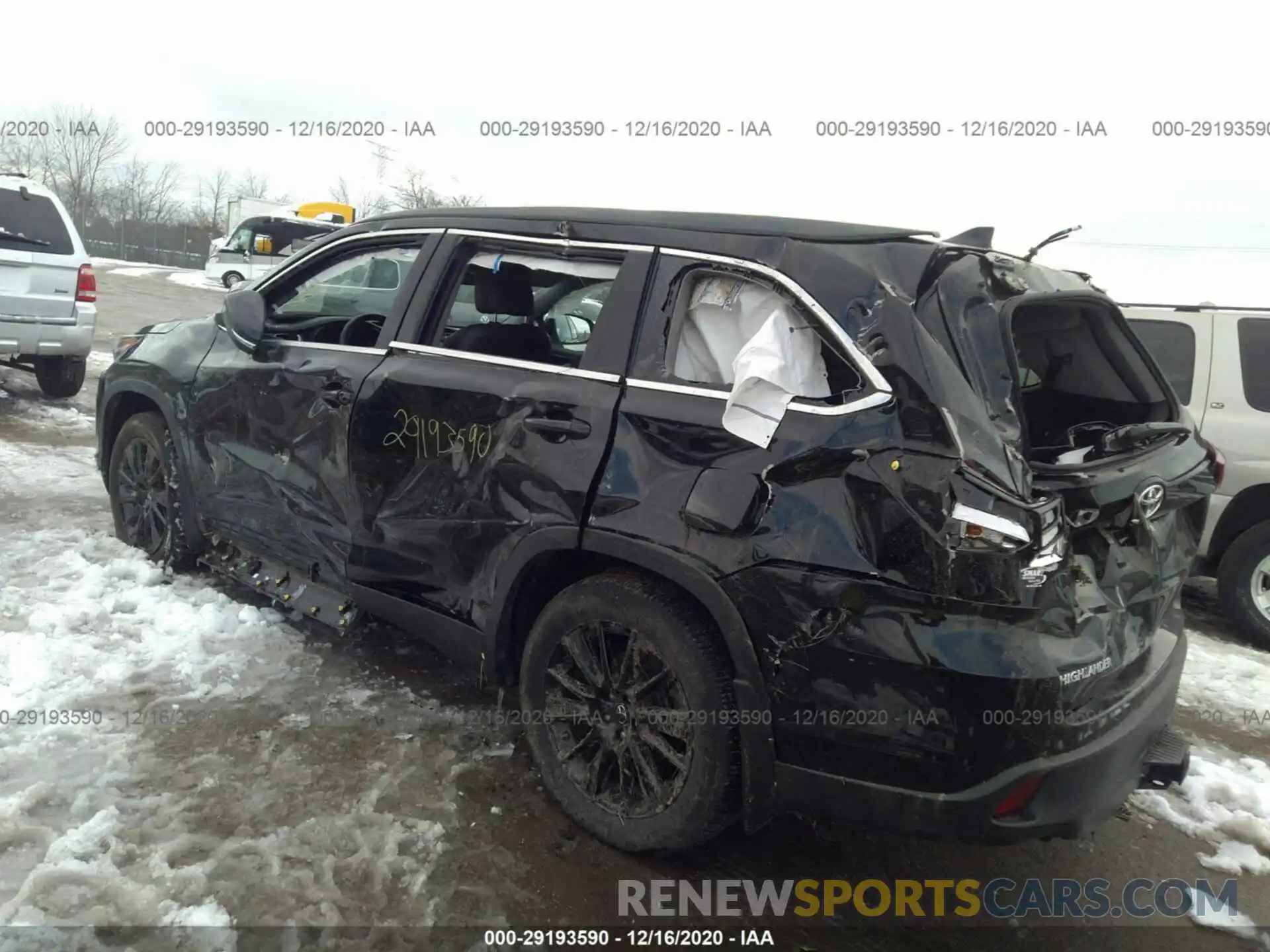 3 Photograph of a damaged car 5TDJZRFH0KS611867 TOYOTA HIGHLANDER 2019