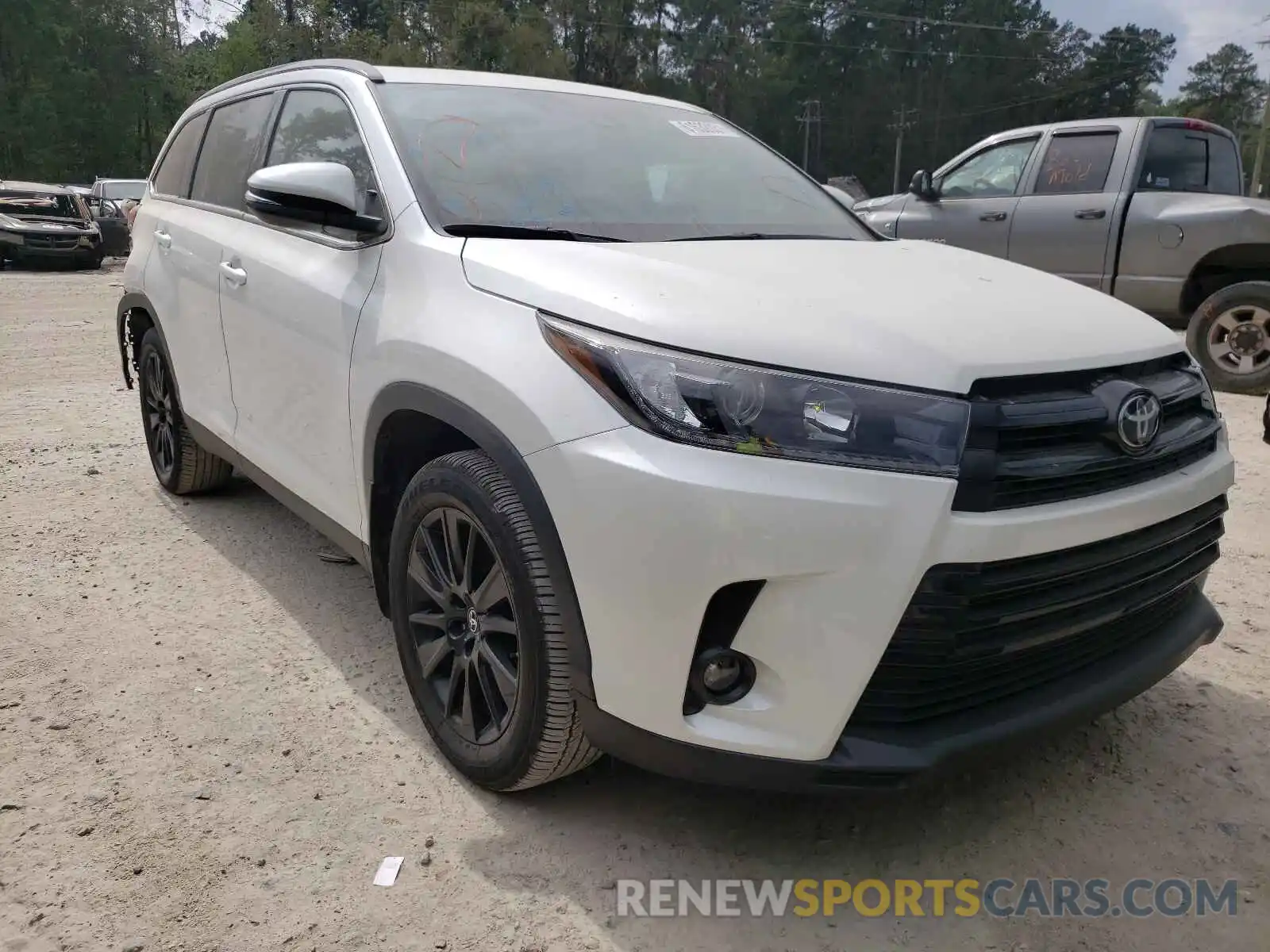 1 Photograph of a damaged car 5TDJZRFH0KS612081 TOYOTA HIGHLANDER 2019