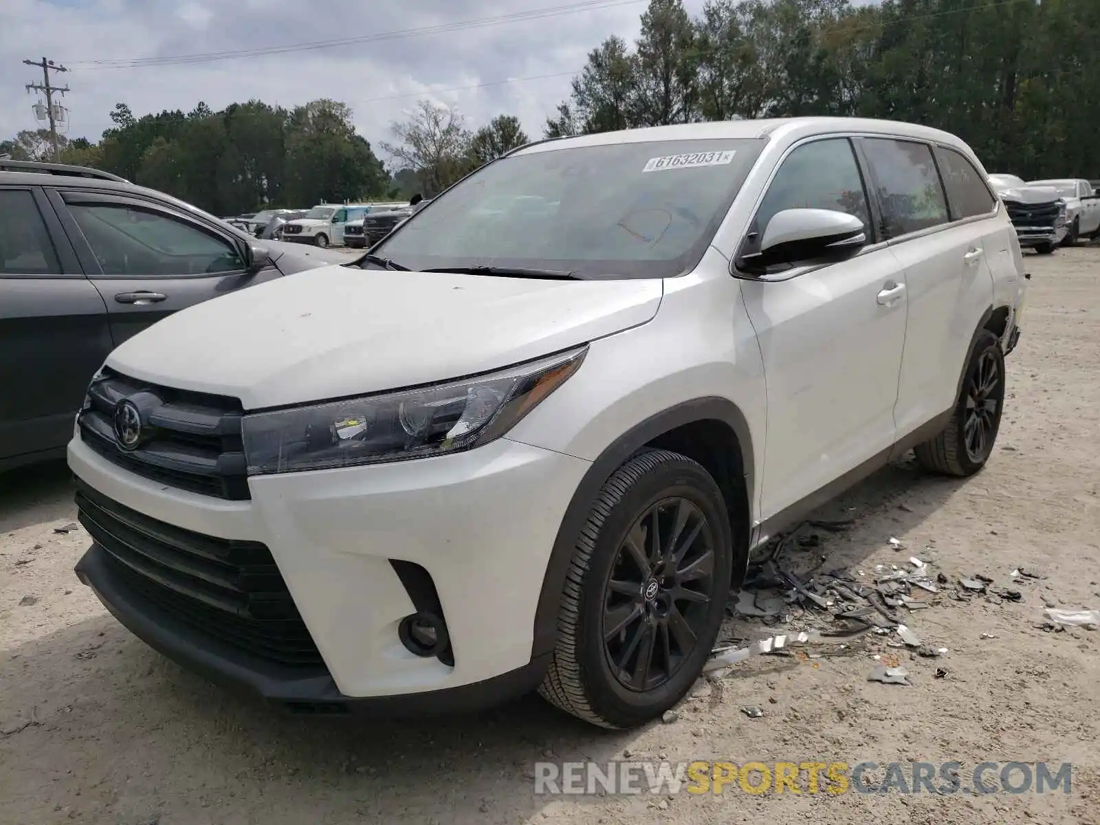 2 Photograph of a damaged car 5TDJZRFH0KS612081 TOYOTA HIGHLANDER 2019