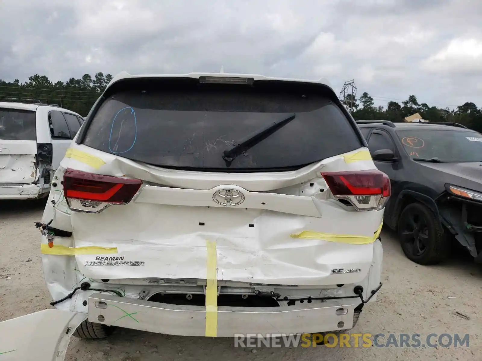 9 Photograph of a damaged car 5TDJZRFH0KS612081 TOYOTA HIGHLANDER 2019