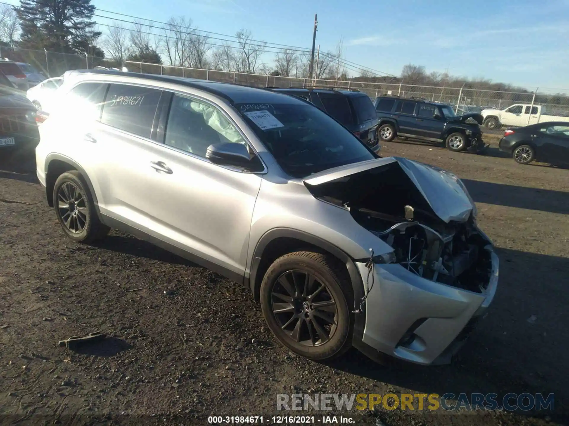 1 Photograph of a damaged car 5TDJZRFH0KS613215 TOYOTA HIGHLANDER 2019