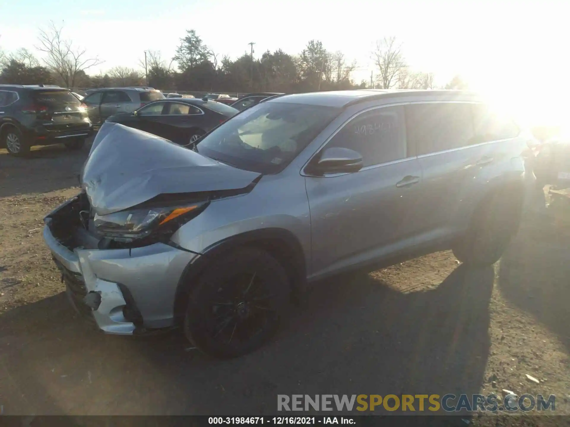 2 Photograph of a damaged car 5TDJZRFH0KS613215 TOYOTA HIGHLANDER 2019