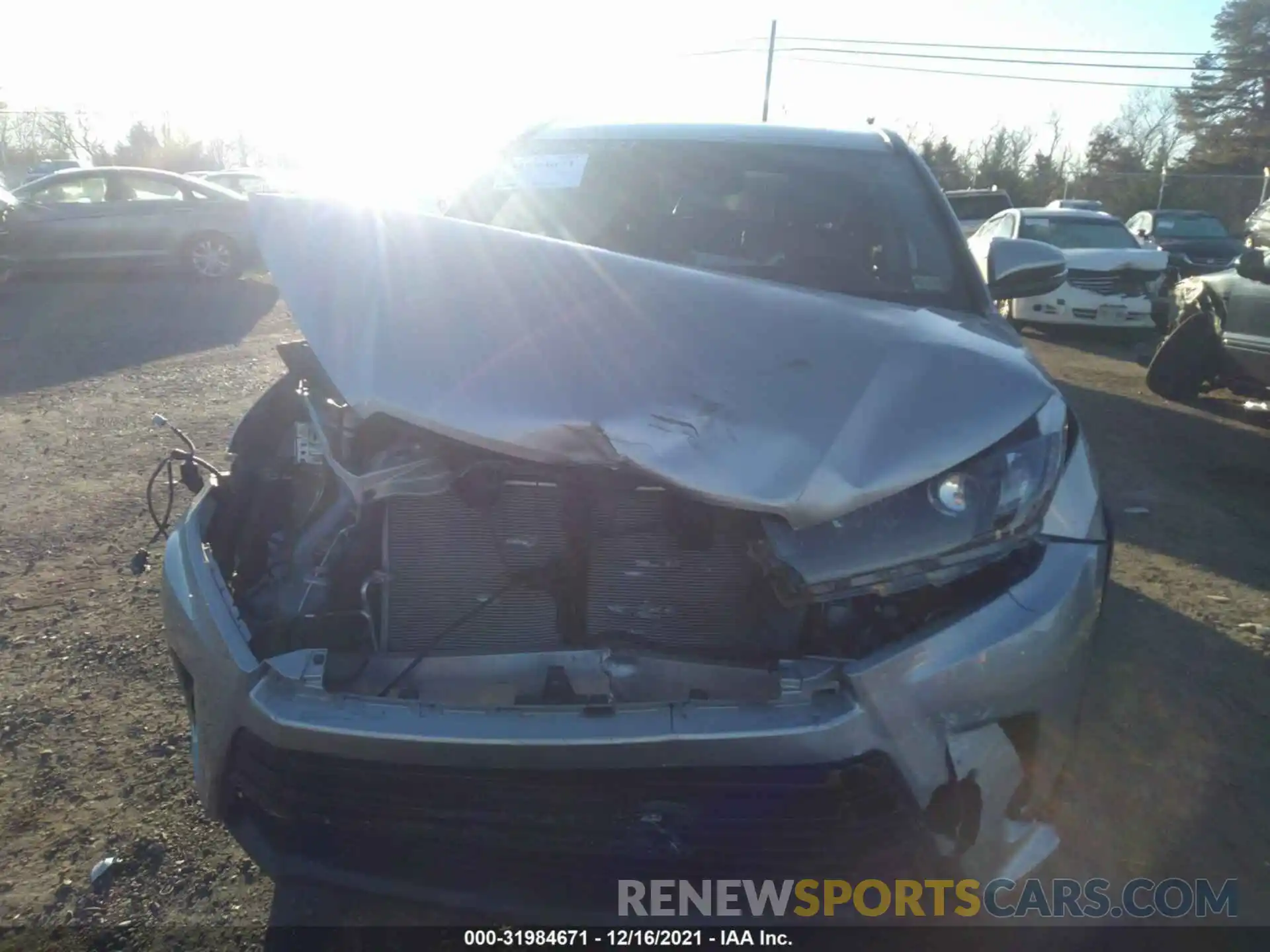 6 Photograph of a damaged car 5TDJZRFH0KS613215 TOYOTA HIGHLANDER 2019