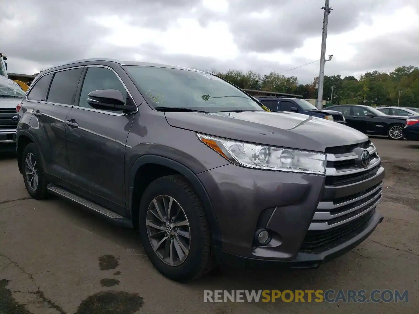 1 Photograph of a damaged car 5TDJZRFH0KS614395 TOYOTA HIGHLANDER 2019