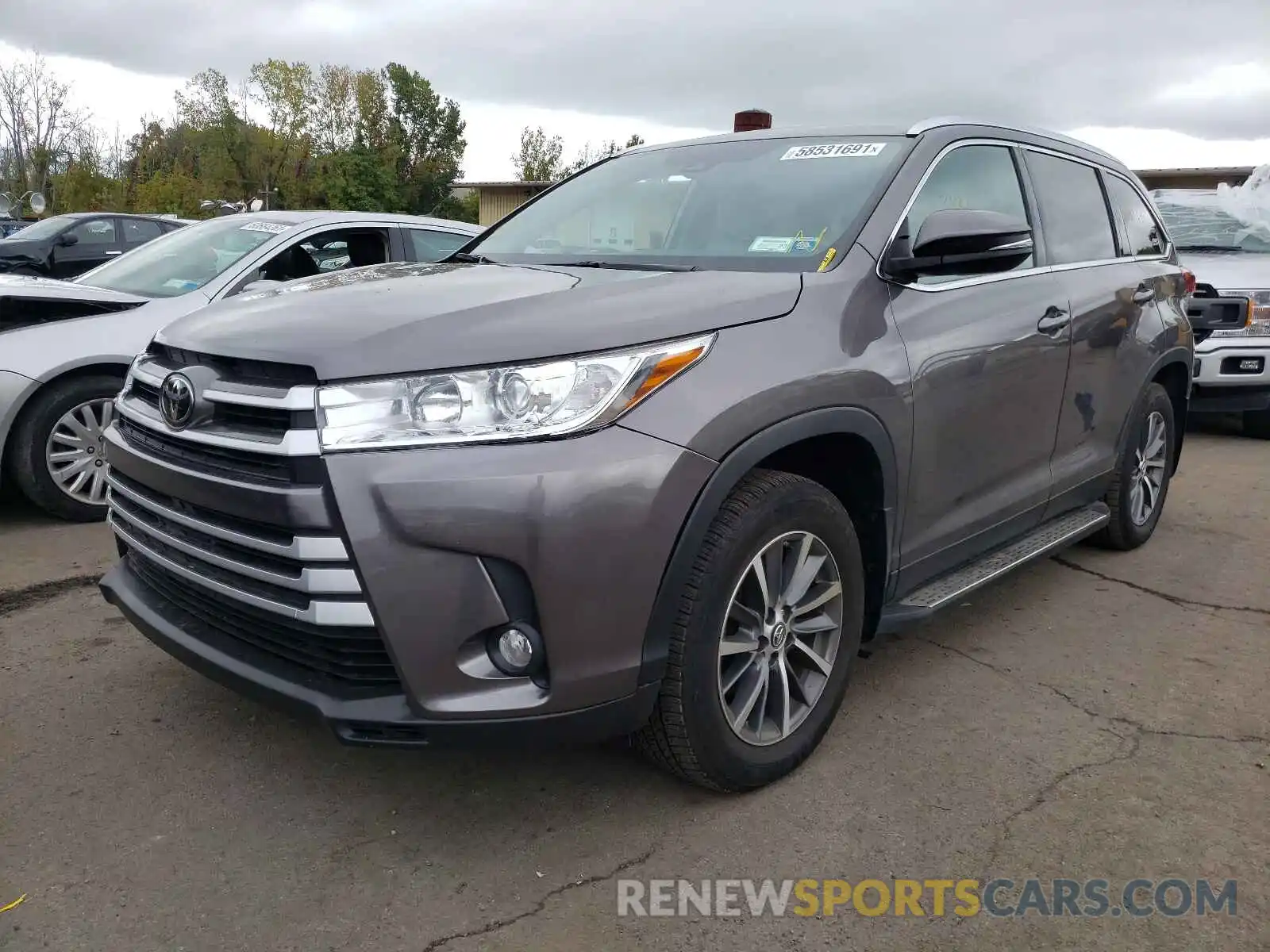 2 Photograph of a damaged car 5TDJZRFH0KS614395 TOYOTA HIGHLANDER 2019