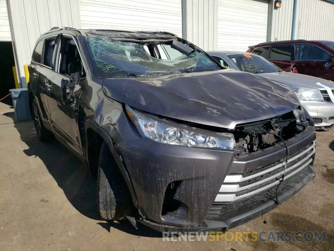 1 Photograph of a damaged car 5TDJZRFH0KS615174 TOYOTA HIGHLANDER 2019