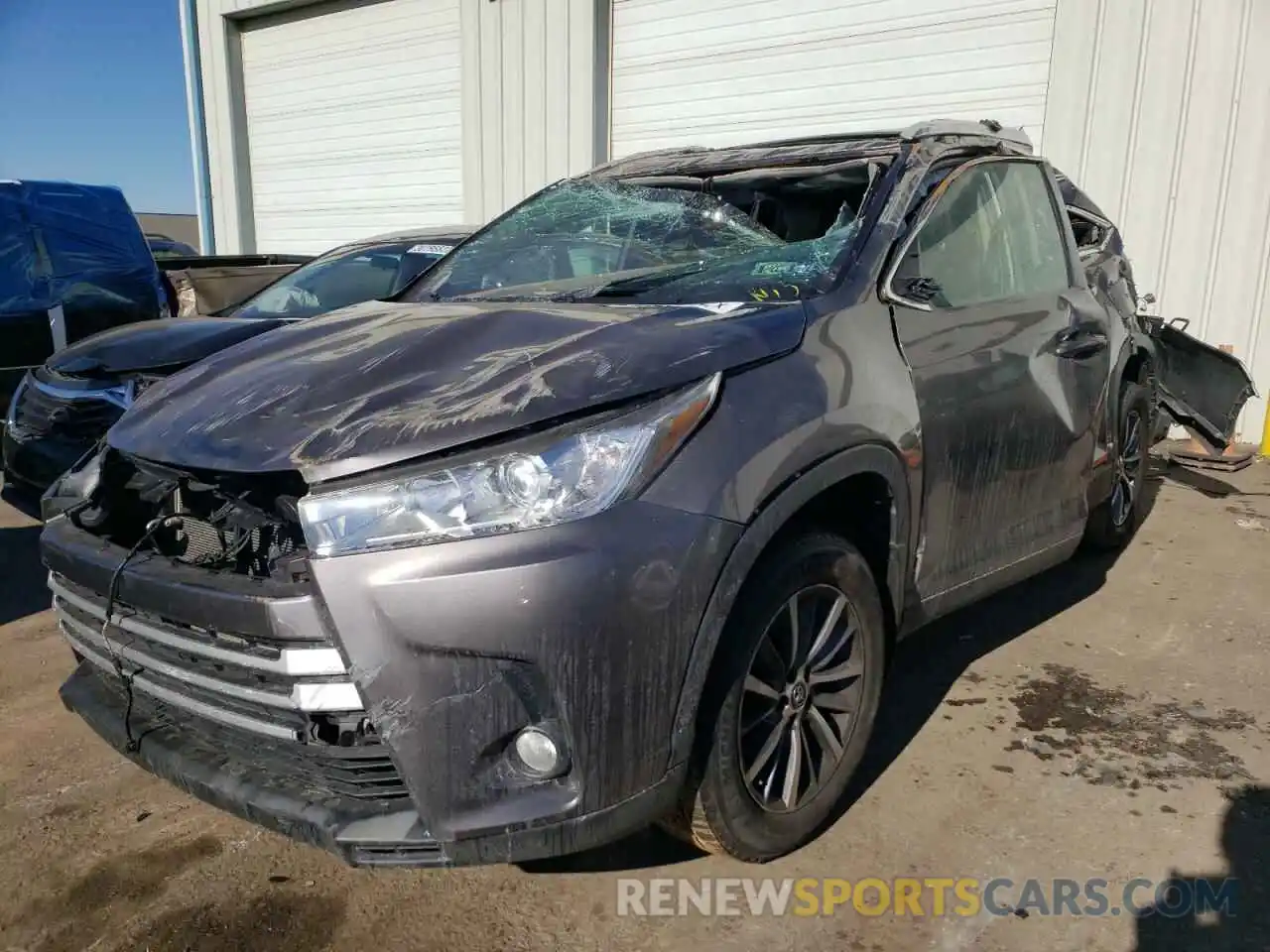 2 Photograph of a damaged car 5TDJZRFH0KS615174 TOYOTA HIGHLANDER 2019