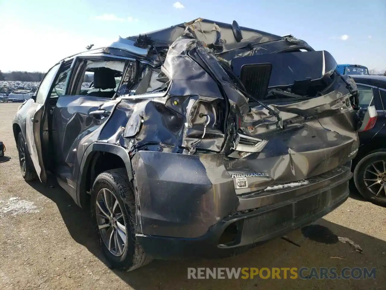 3 Photograph of a damaged car 5TDJZRFH0KS615174 TOYOTA HIGHLANDER 2019