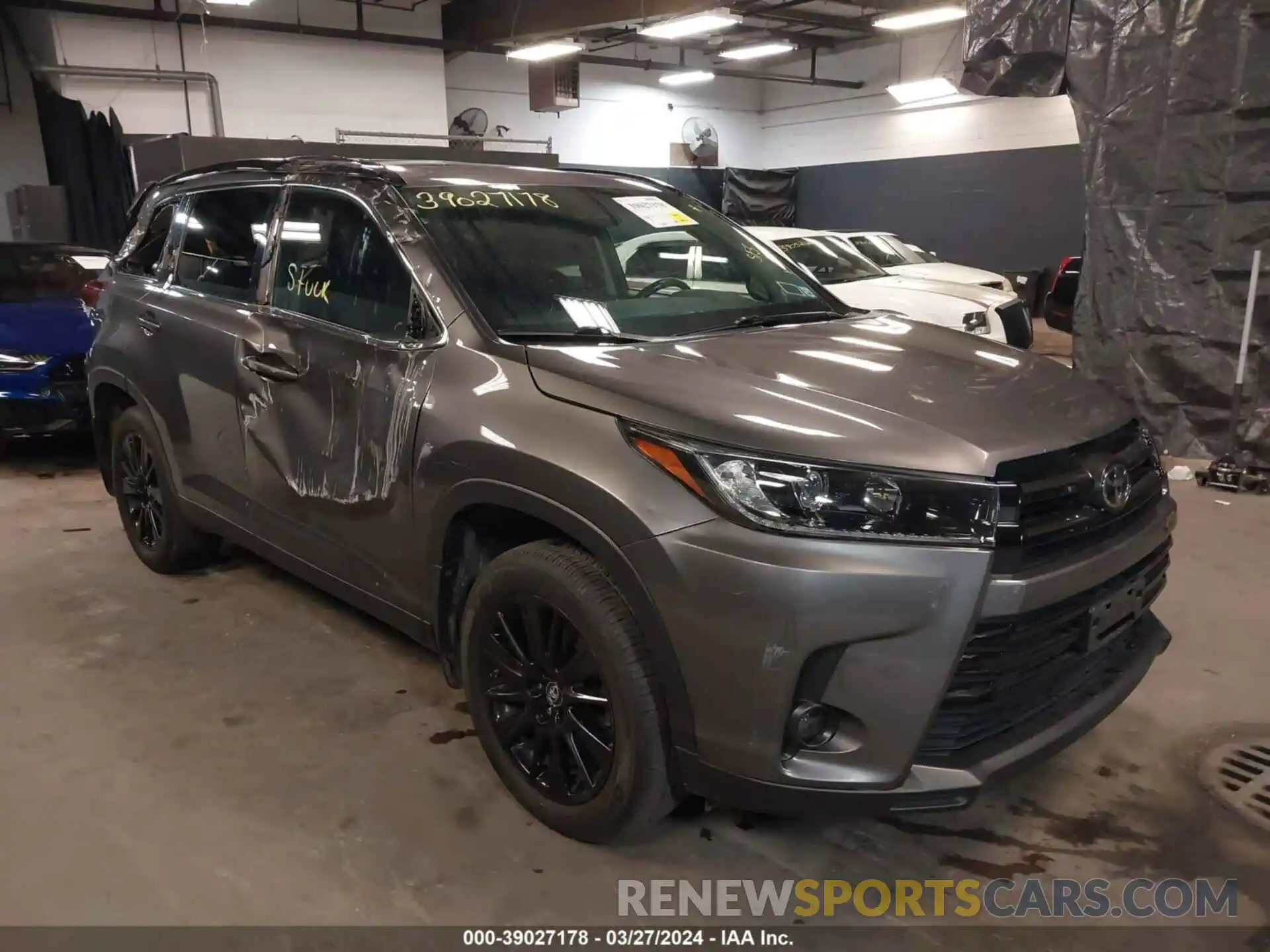 1 Photograph of a damaged car 5TDJZRFH0KS616311 TOYOTA HIGHLANDER 2019