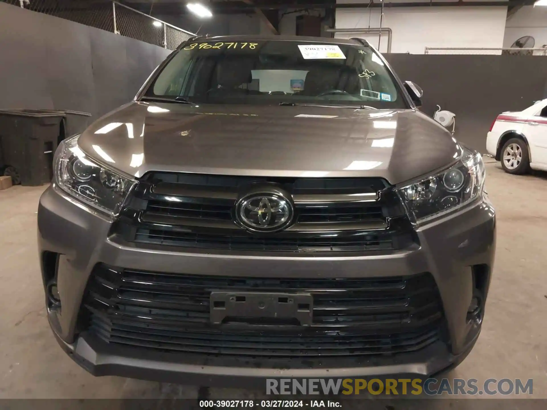 12 Photograph of a damaged car 5TDJZRFH0KS616311 TOYOTA HIGHLANDER 2019