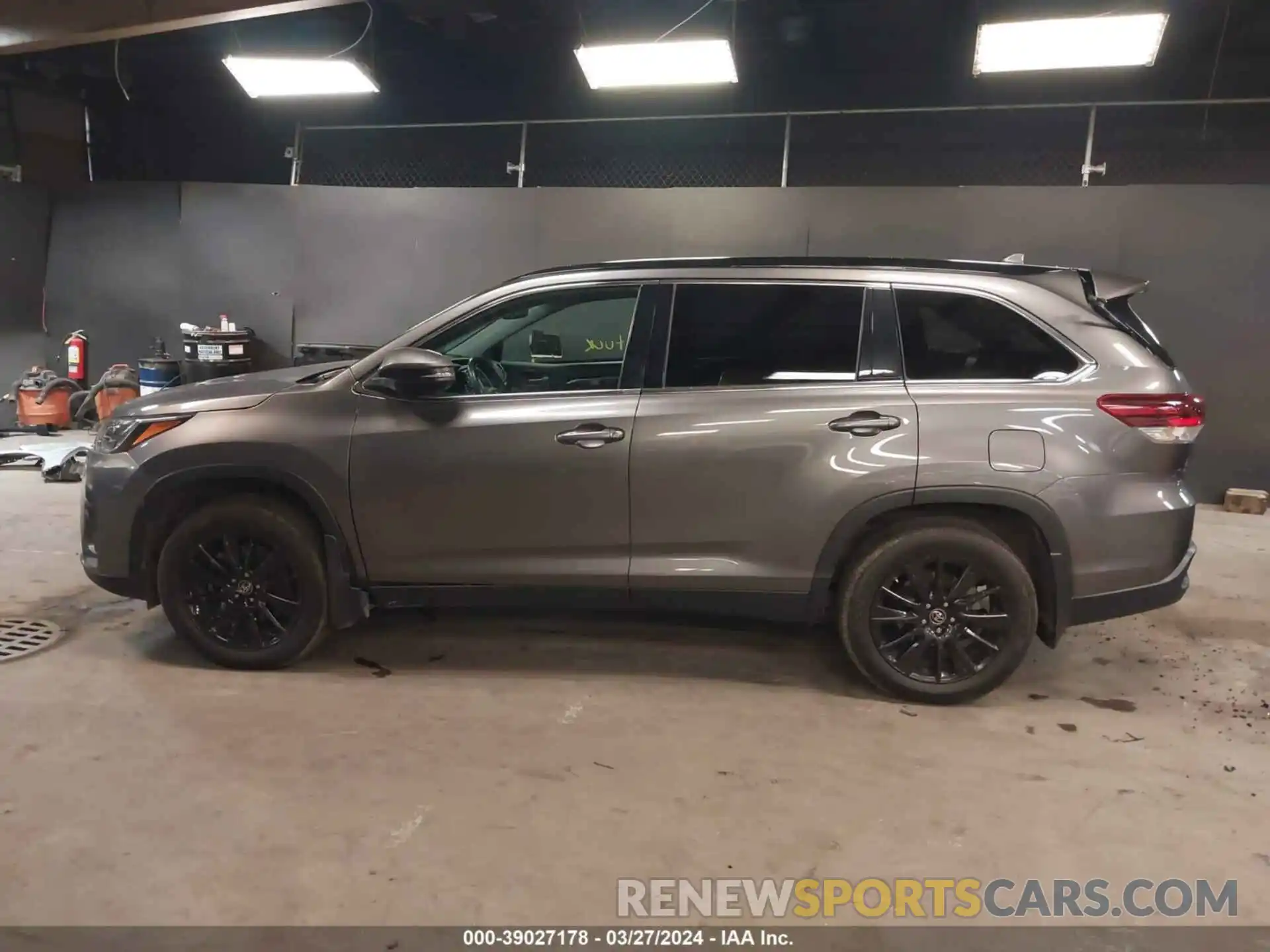 14 Photograph of a damaged car 5TDJZRFH0KS616311 TOYOTA HIGHLANDER 2019