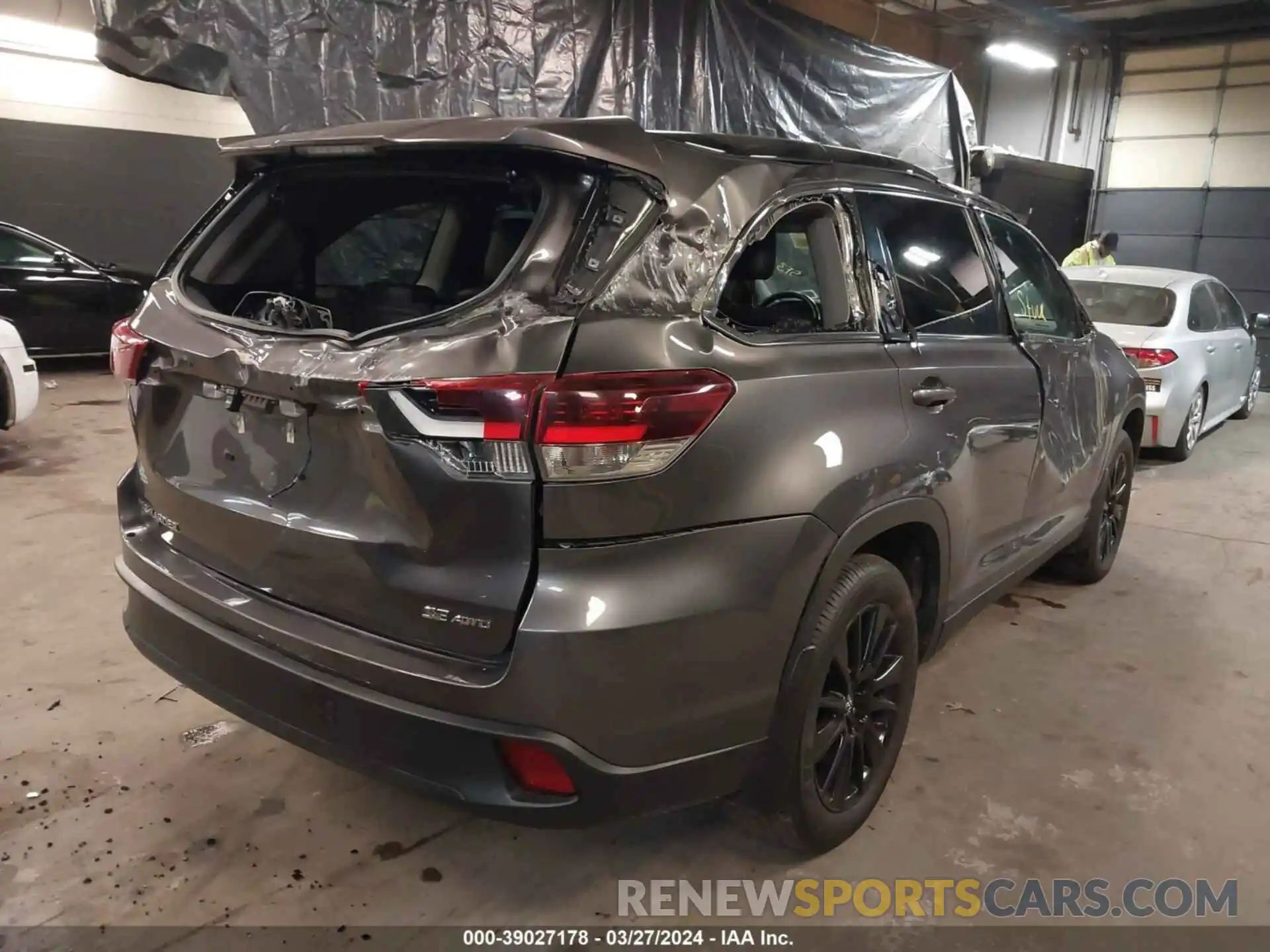 4 Photograph of a damaged car 5TDJZRFH0KS616311 TOYOTA HIGHLANDER 2019