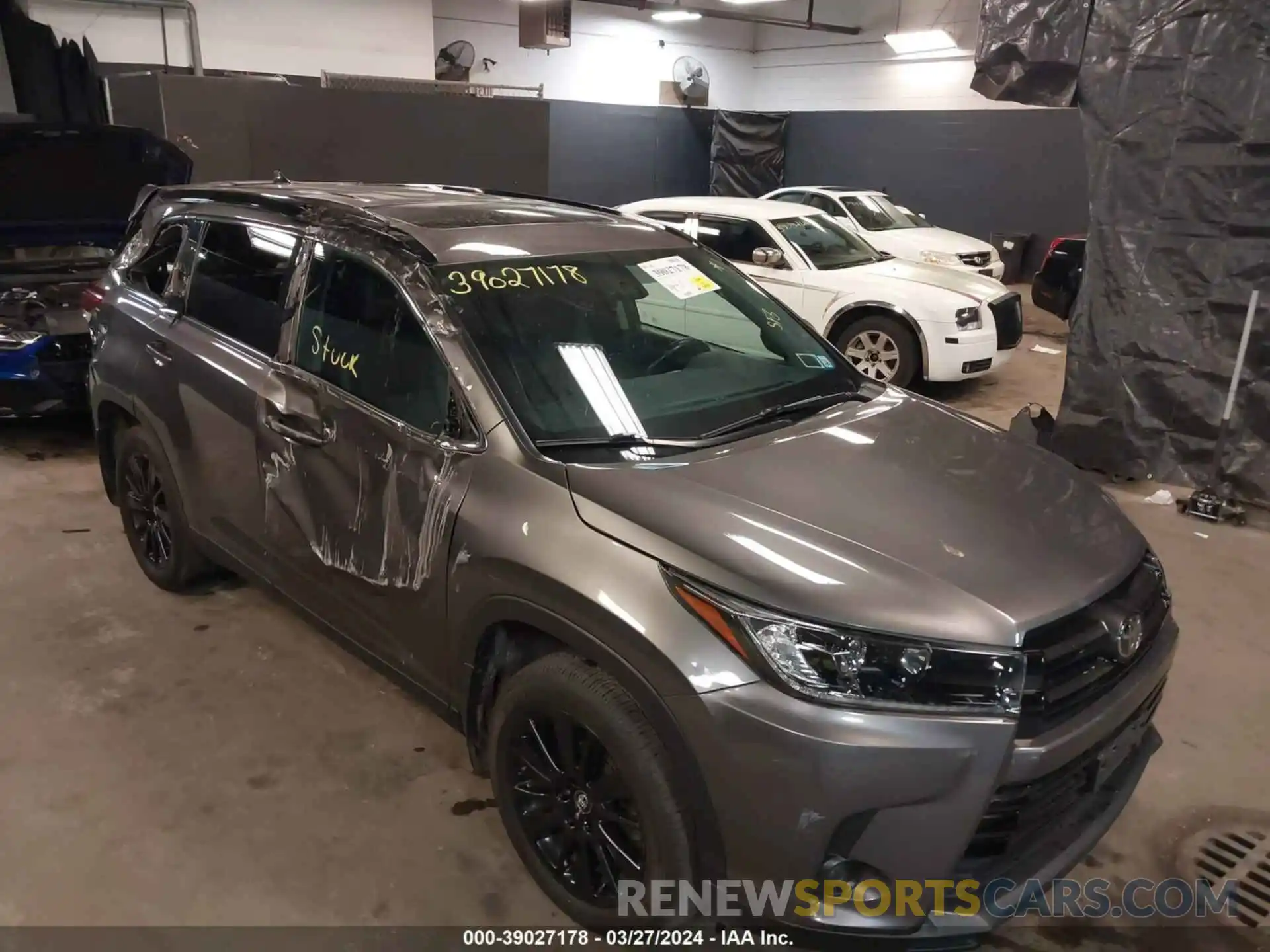 6 Photograph of a damaged car 5TDJZRFH0KS616311 TOYOTA HIGHLANDER 2019