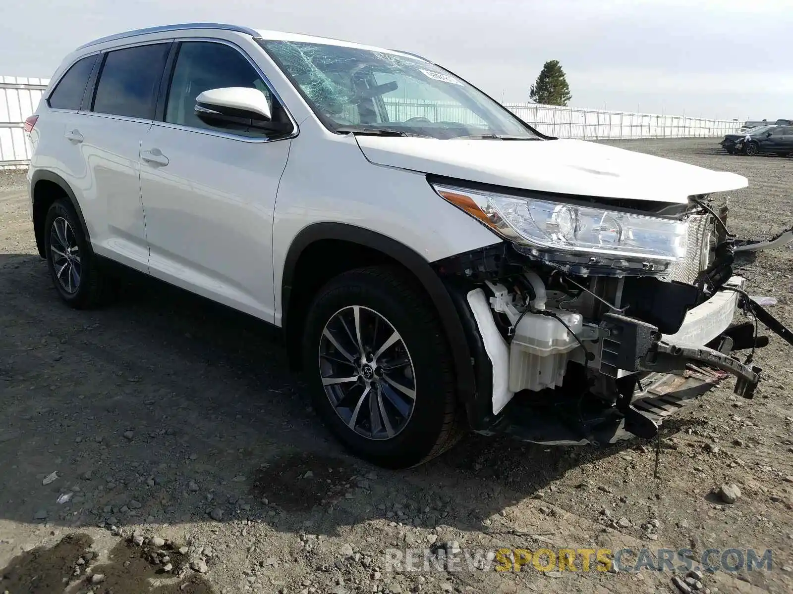 1 Photograph of a damaged car 5TDJZRFH0KS617667 TOYOTA HIGHLANDER 2019