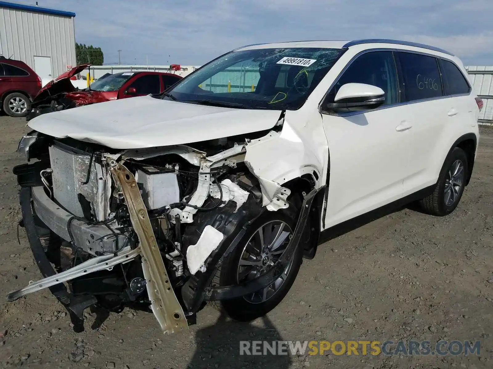 2 Photograph of a damaged car 5TDJZRFH0KS617667 TOYOTA HIGHLANDER 2019