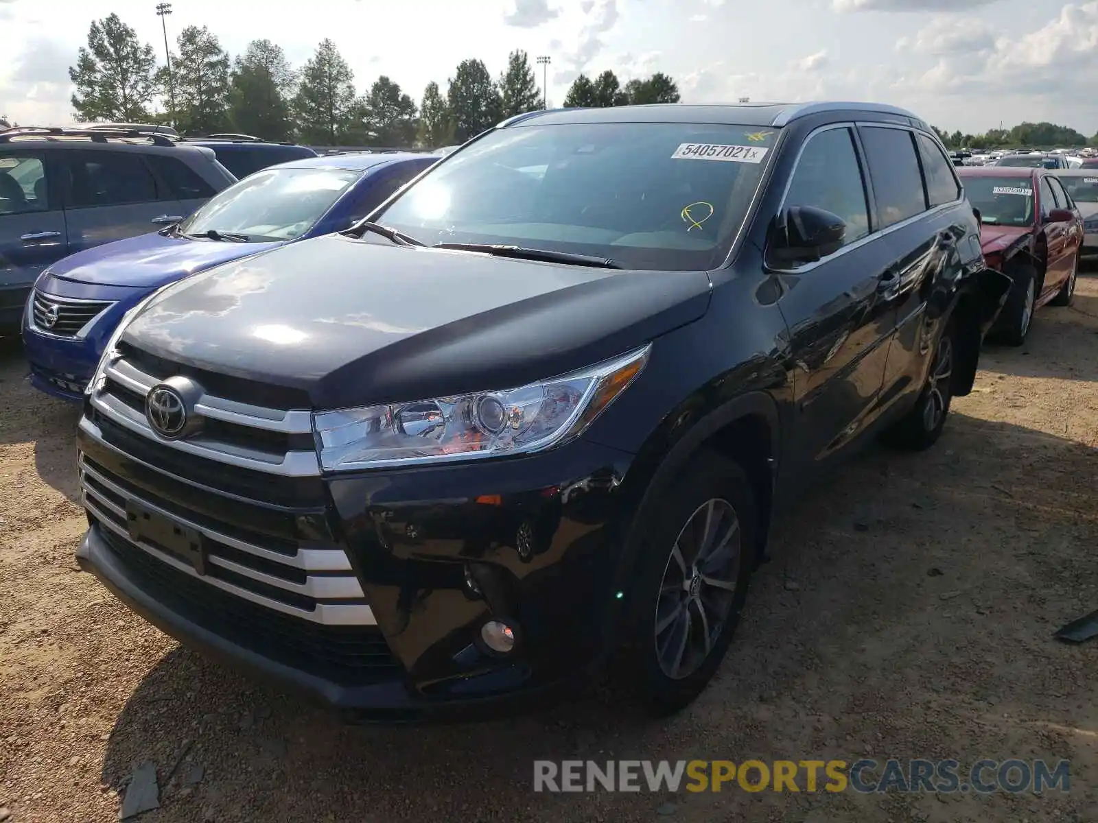 2 Photograph of a damaged car 5TDJZRFH0KS619600 TOYOTA HIGHLANDER 2019