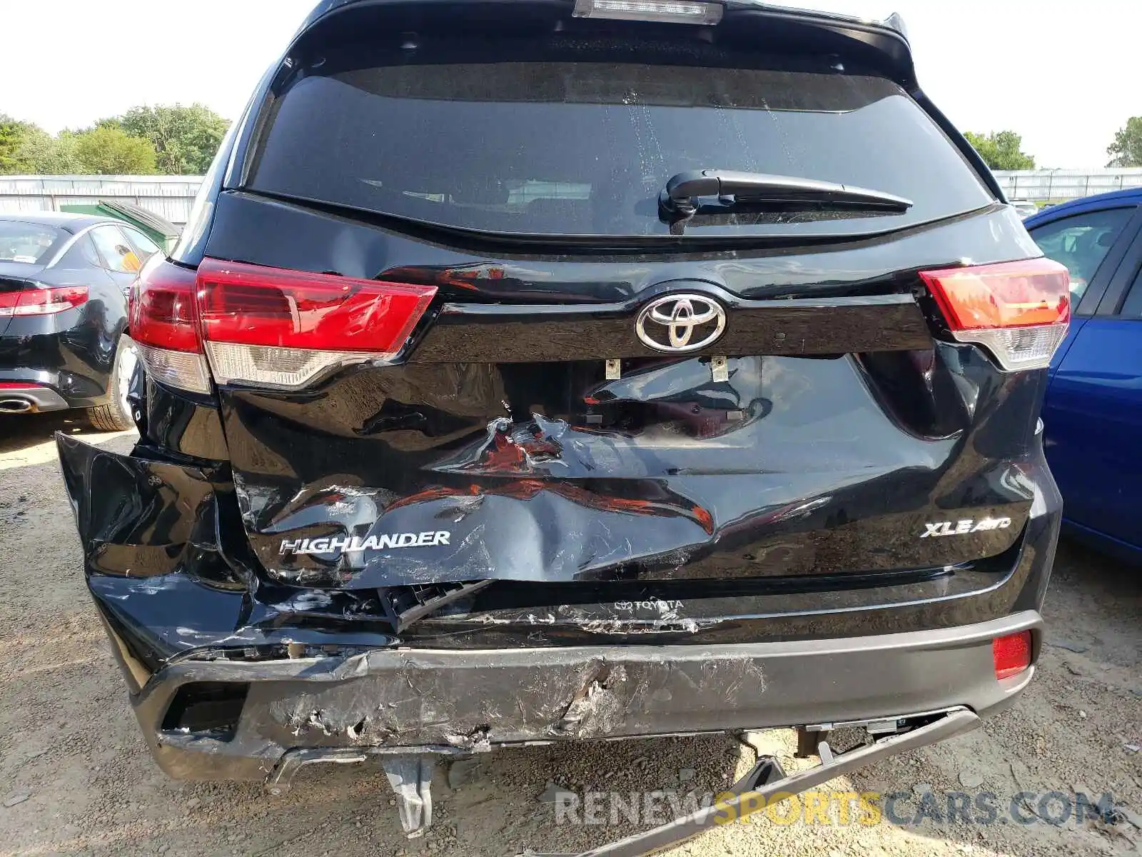 9 Photograph of a damaged car 5TDJZRFH0KS619600 TOYOTA HIGHLANDER 2019