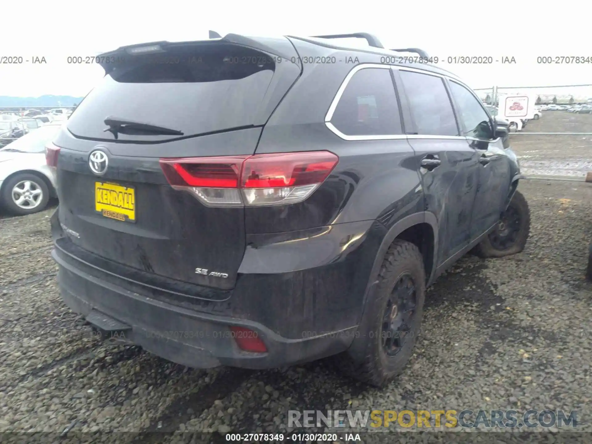 4 Photograph of a damaged car 5TDJZRFH0KS619869 TOYOTA HIGHLANDER 2019