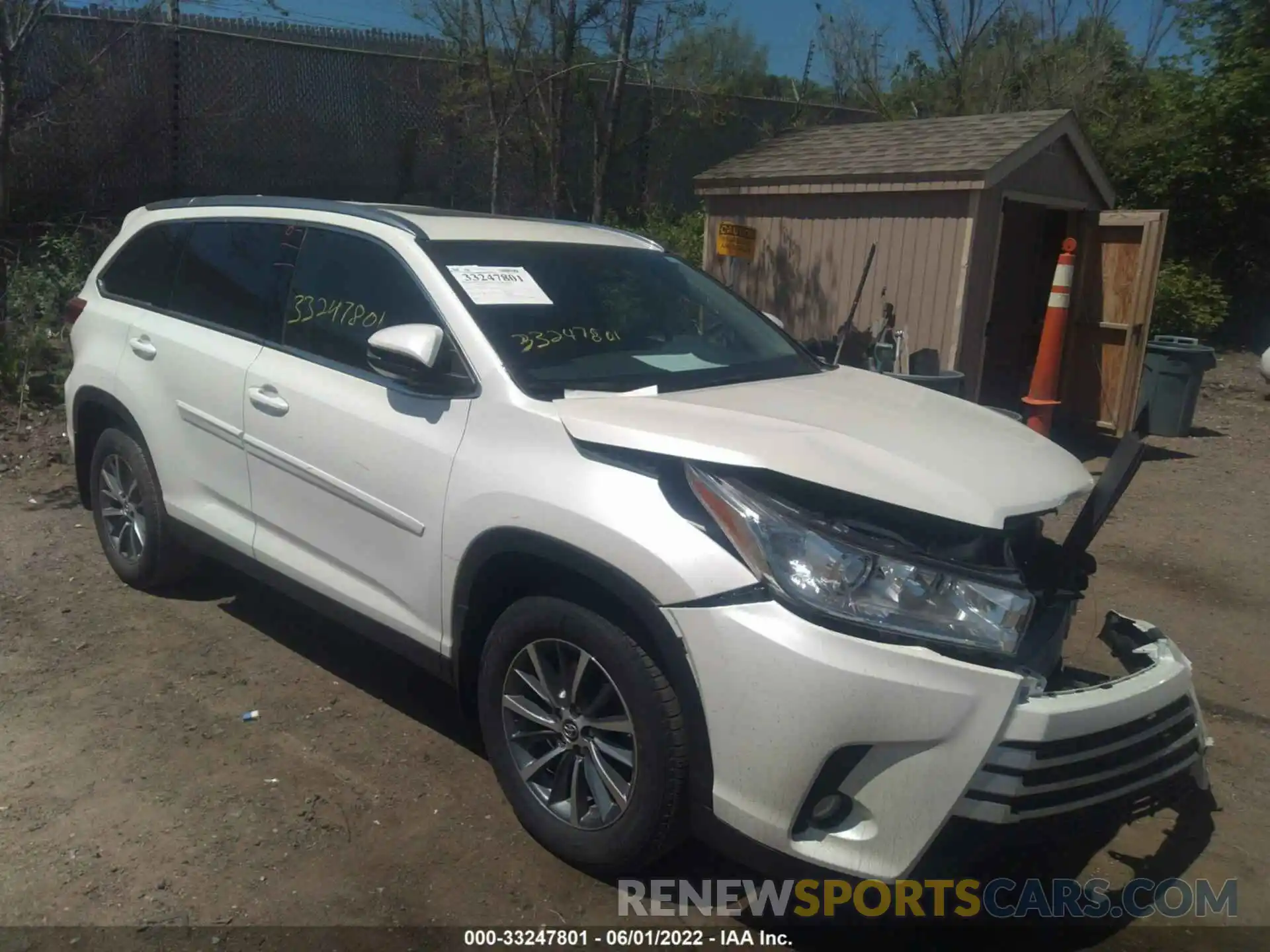 1 Photograph of a damaged car 5TDJZRFH0KS620309 TOYOTA HIGHLANDER 2019