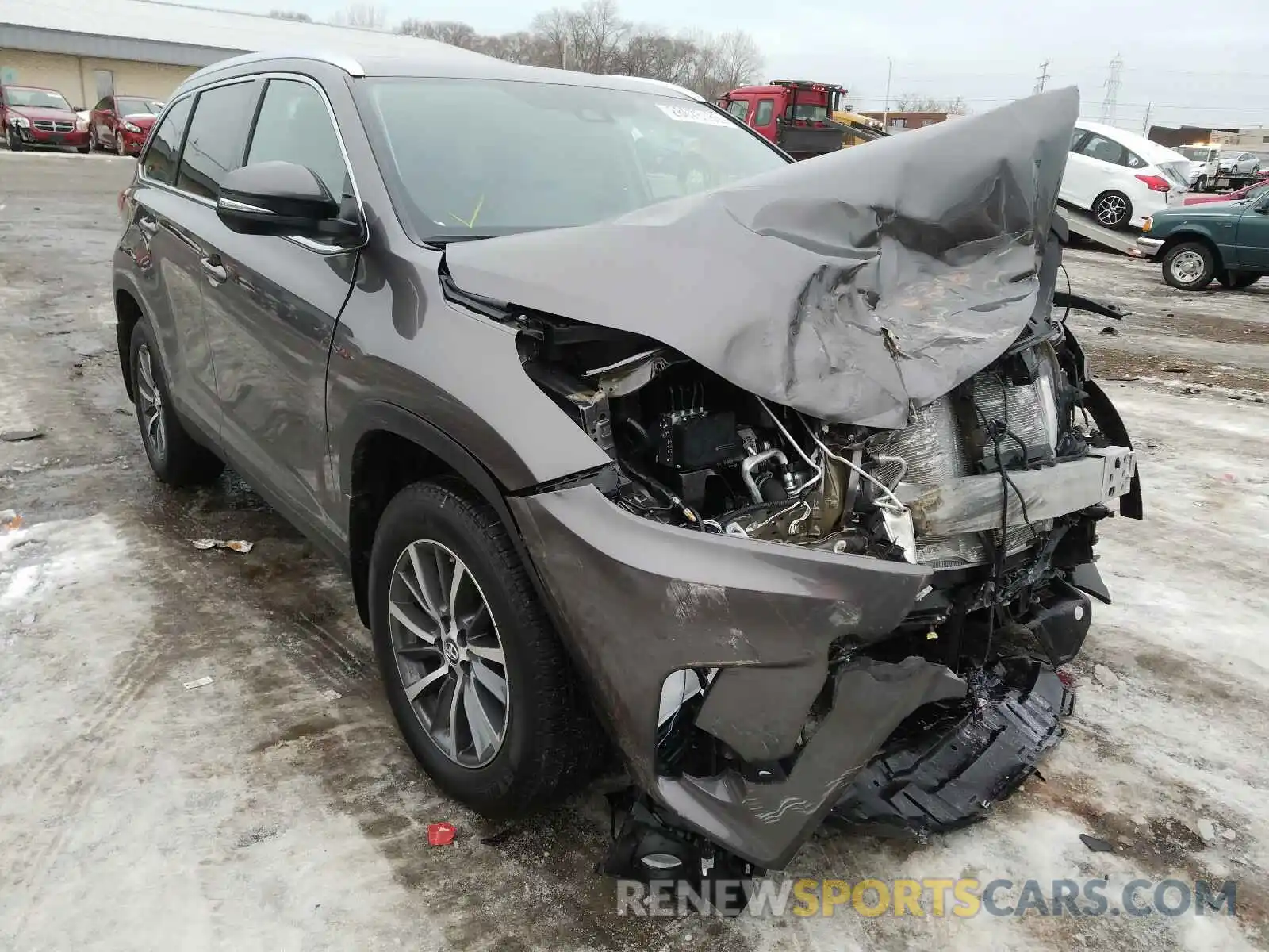 1 Photograph of a damaged car 5TDJZRFH0KS621413 TOYOTA HIGHLANDER 2019