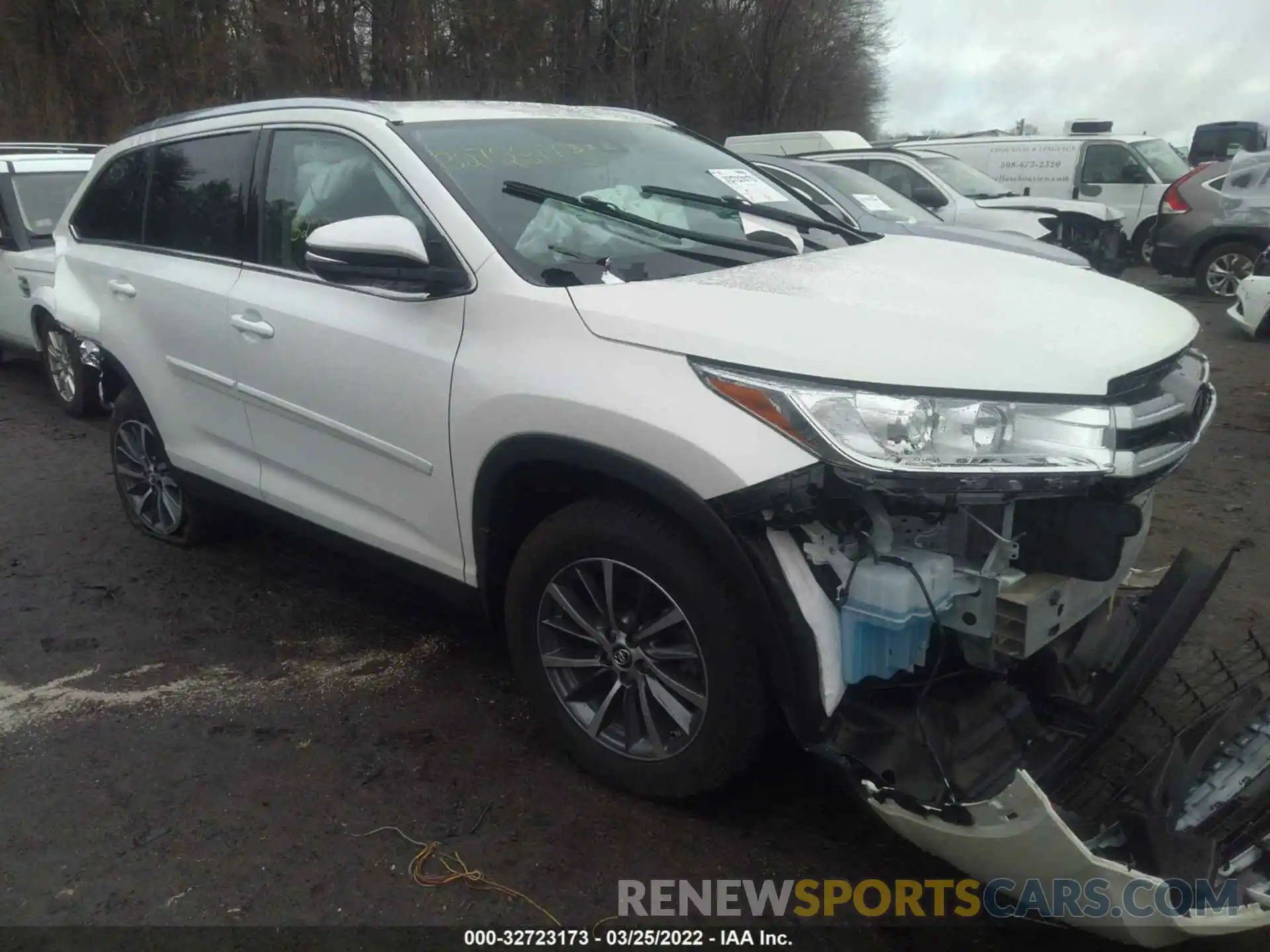 1 Photograph of a damaged car 5TDJZRFH0KS621895 TOYOTA HIGHLANDER 2019