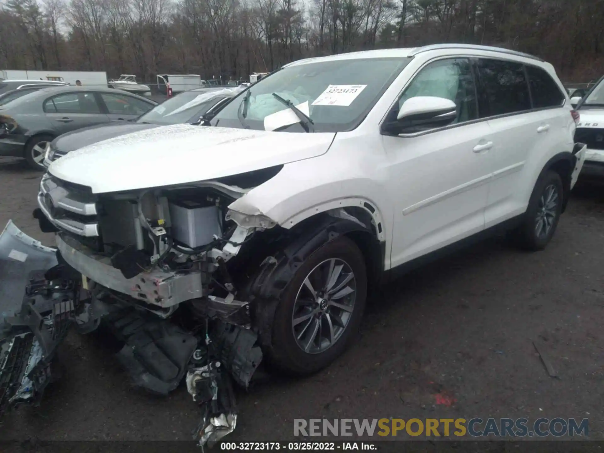 2 Photograph of a damaged car 5TDJZRFH0KS621895 TOYOTA HIGHLANDER 2019